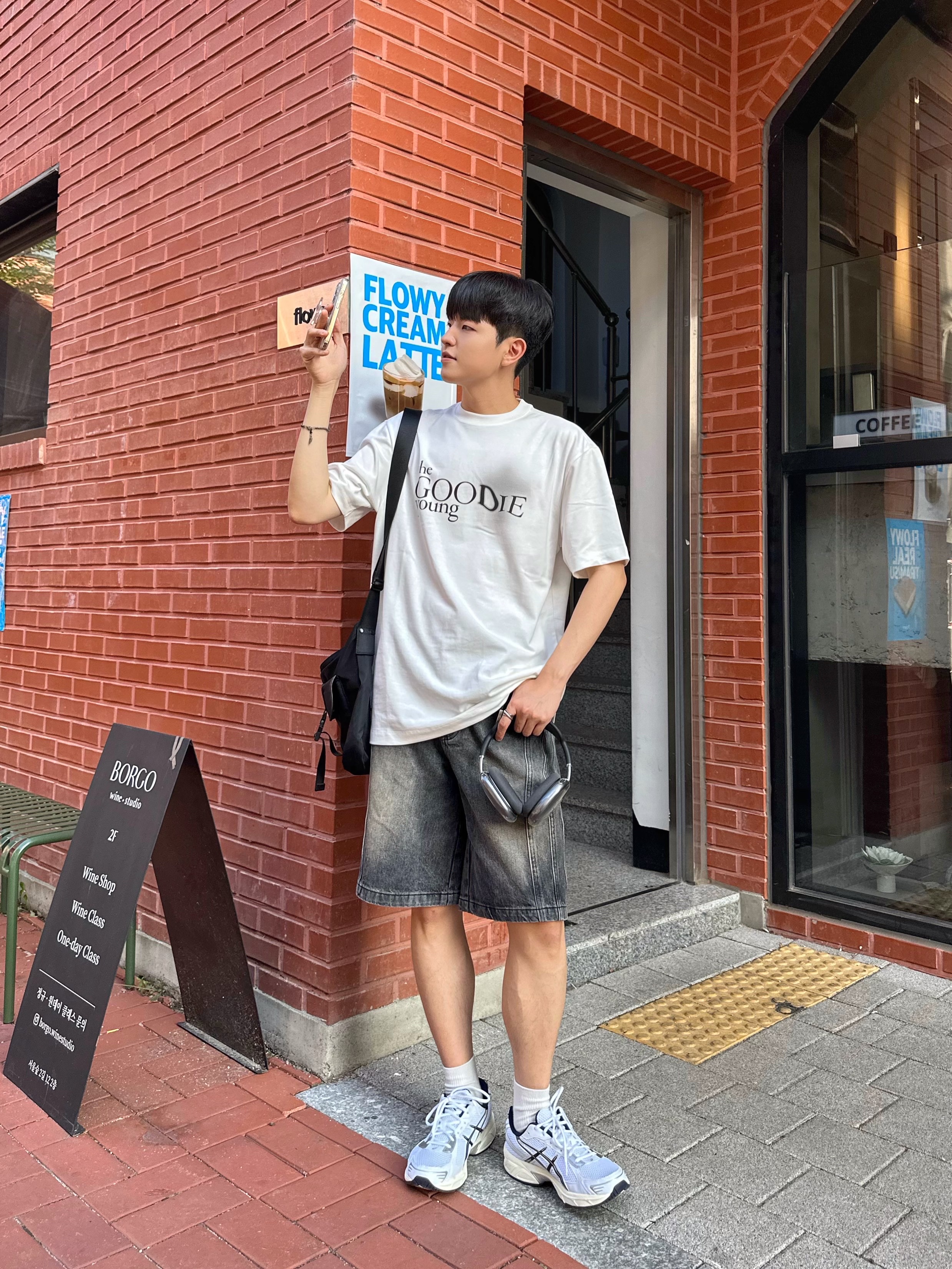 (W) Asics Gel-1130 White Midnight, Apple AirPods Max Lightning Space Gray (Korean Ver.) 착용 스타일 - 3