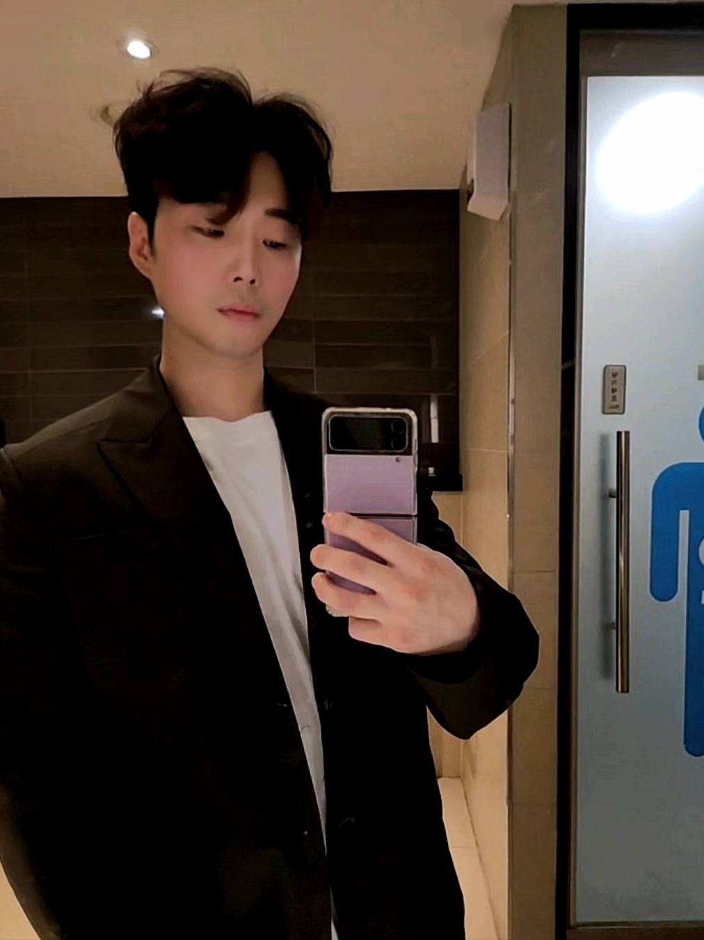 Zara x Ader Error Oversize Blazer Black, Samsung Galaxy Z Flip4 512GB Blue (Korean Ver.) 착용 스타일 - 1