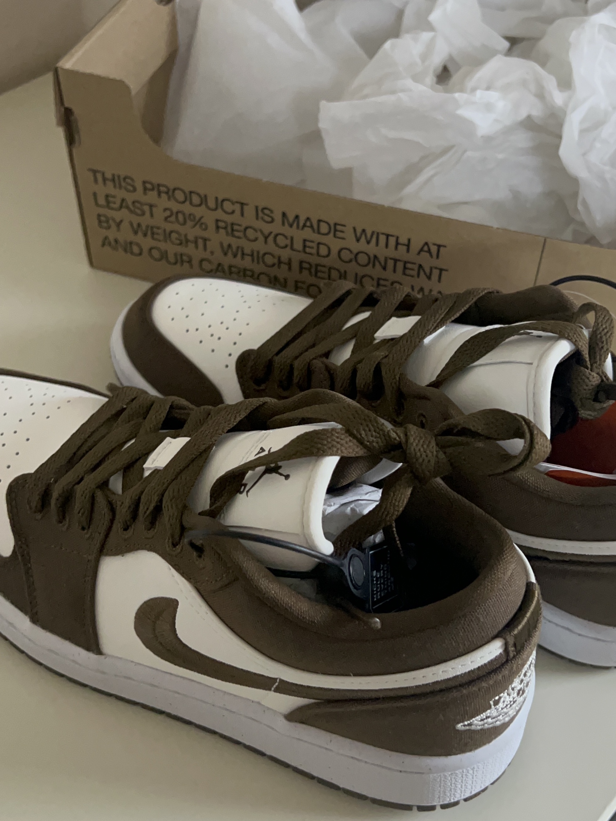 (W) Jordan 1 Low SE Light Olive 착용 스타일 - 3
