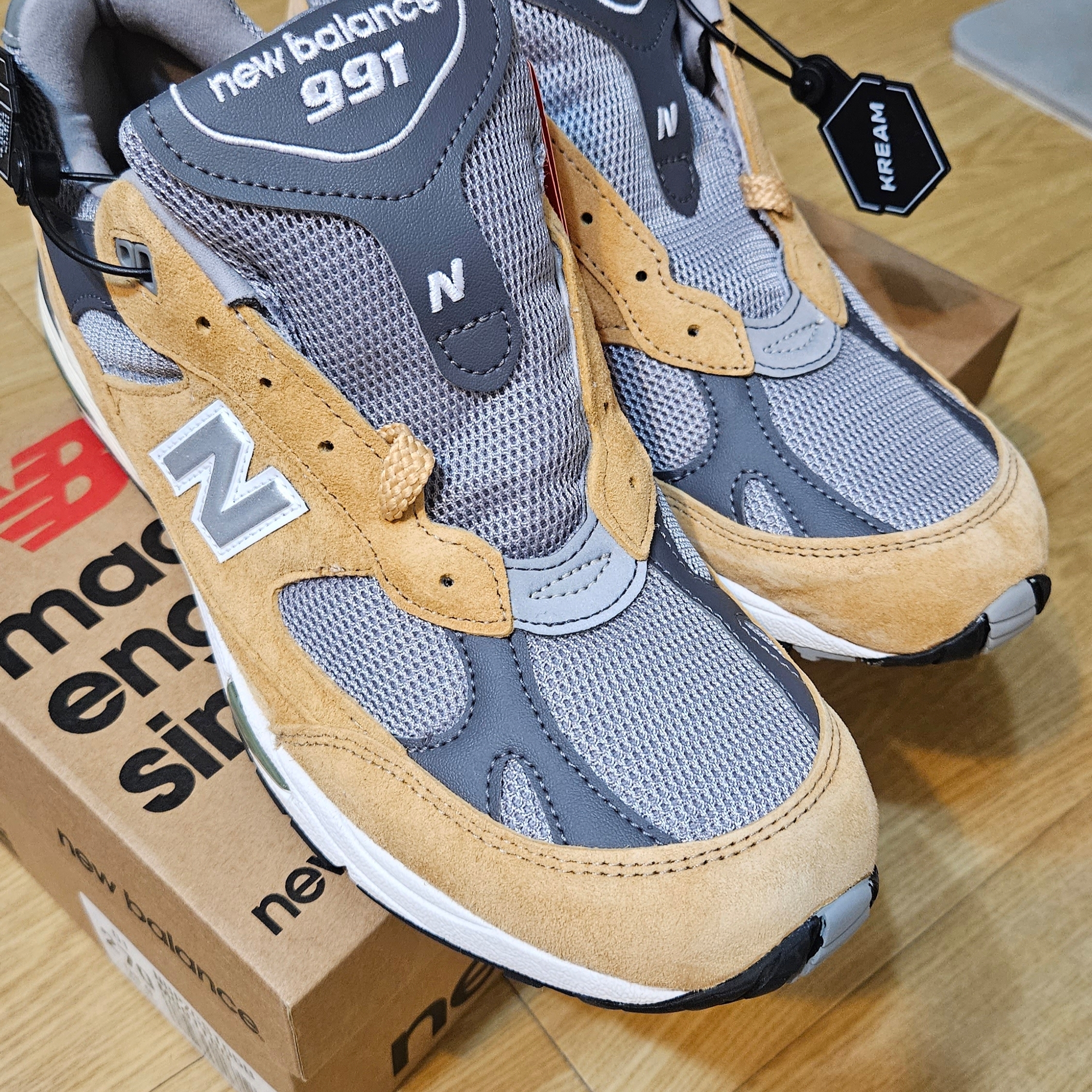 New Balance 991 Made in UK Tan Grey 착용 스타일