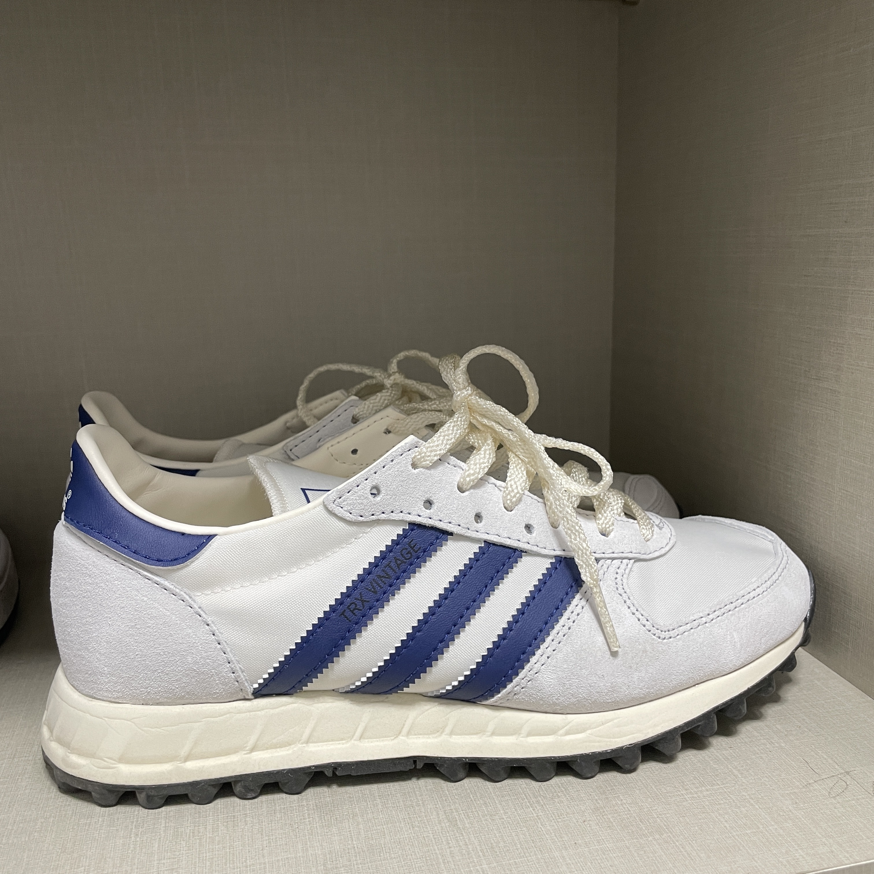 Adidas TRX Vintage Chalk White 착용 스타일