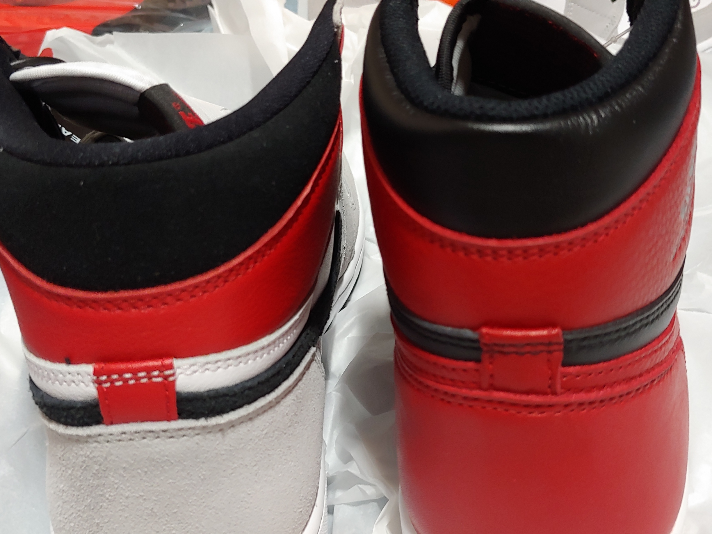 Jordan 1 Retro High OG Bred Banned 2016, Jordan 1 Retro High OG Light Smoke Grey 착용 스타일 - 2