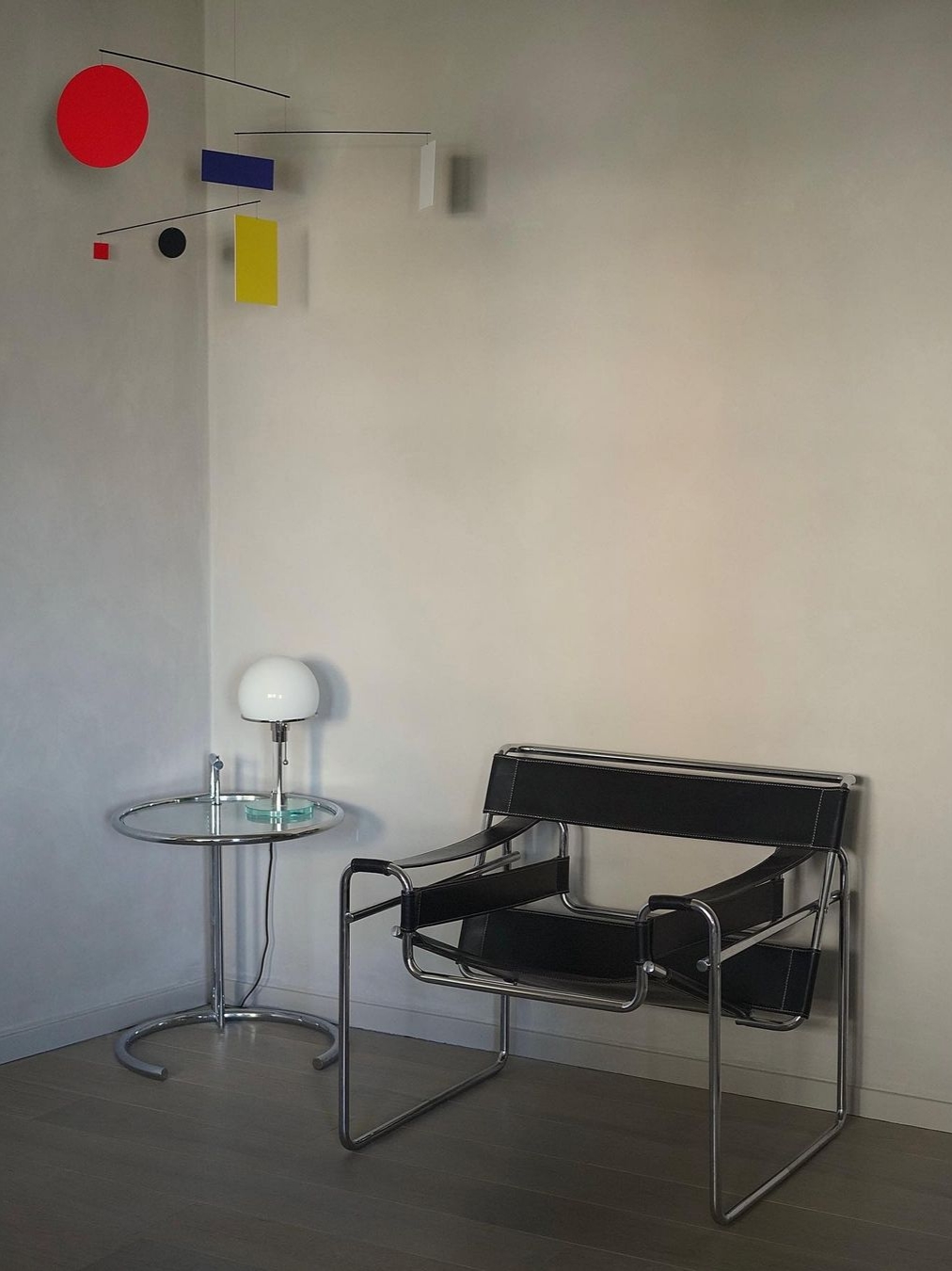 Knoll Wassily Lounge Chair Black 착용 스타일