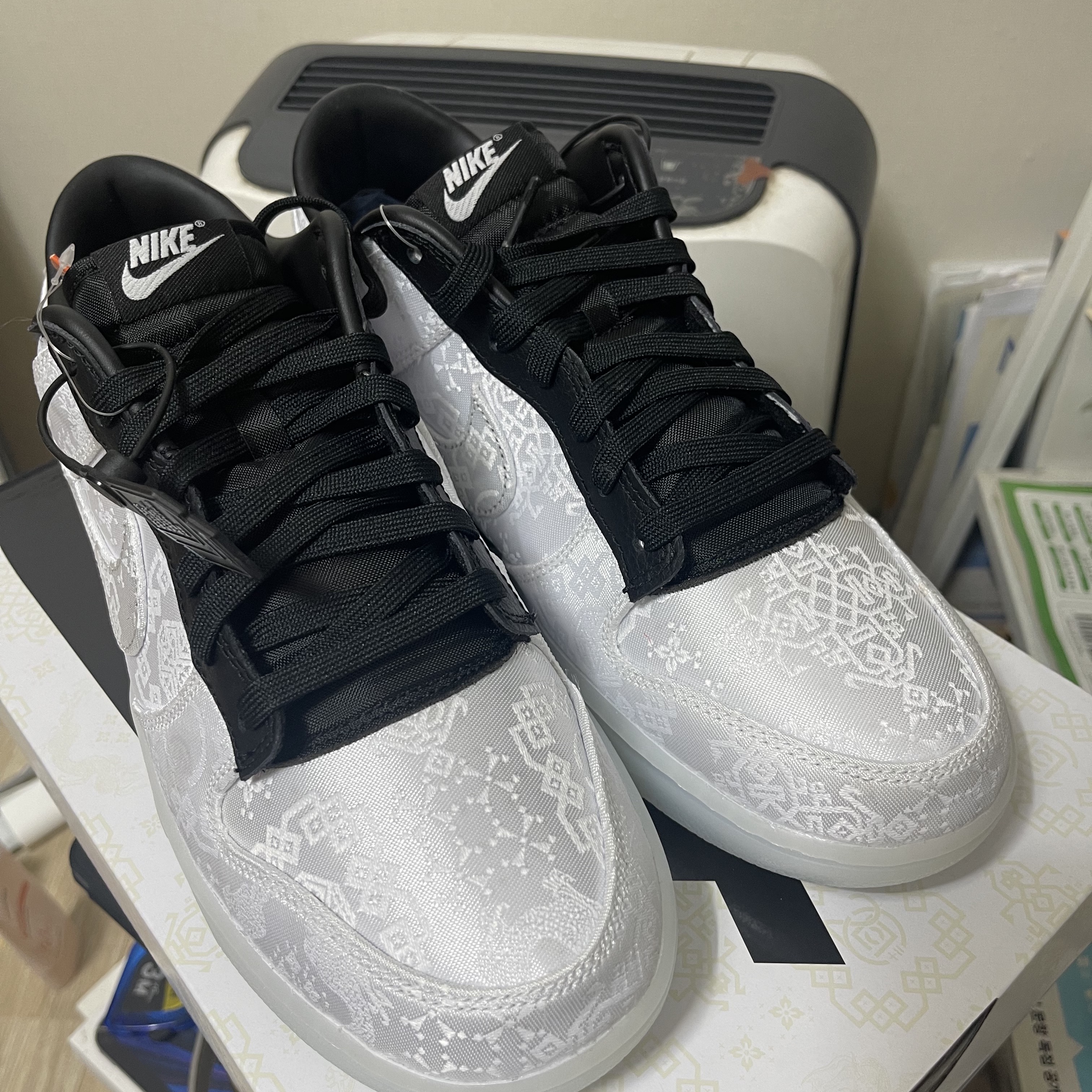 Nike x Clot x Fragment Dunk Low Black and White 착용 스타일 - 1