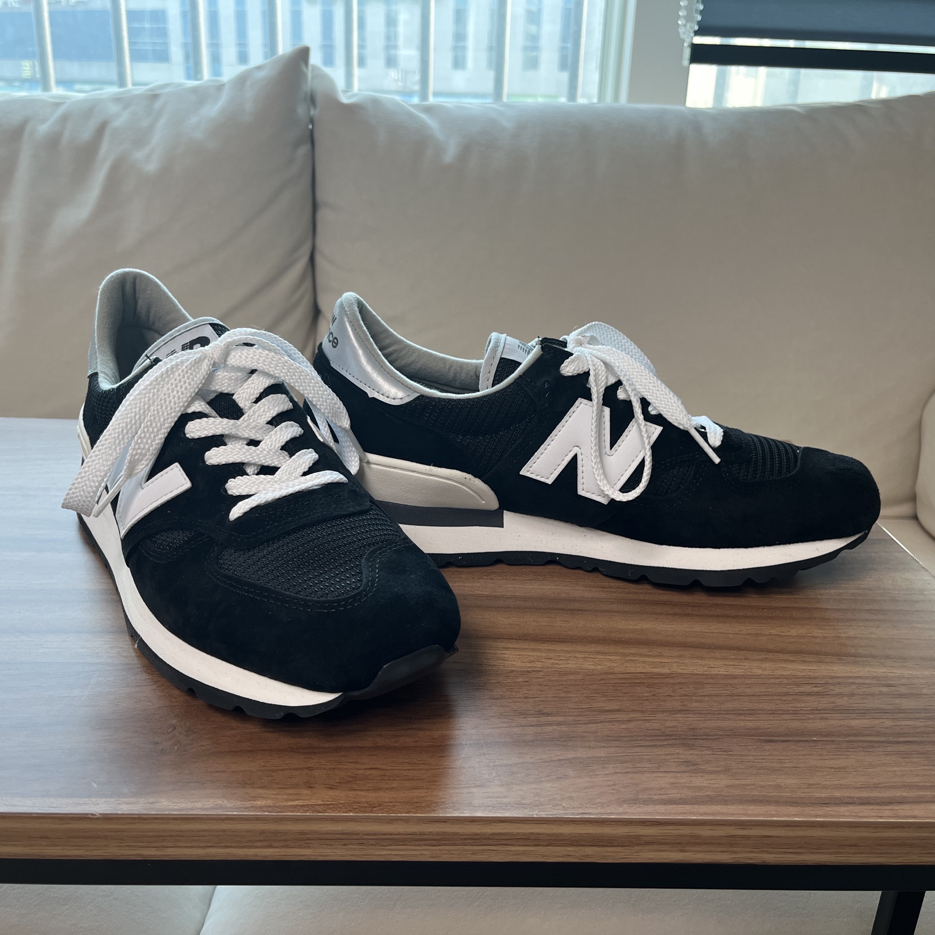 New Balance 990v1 Made in USA Black 착용 스타일 - 1