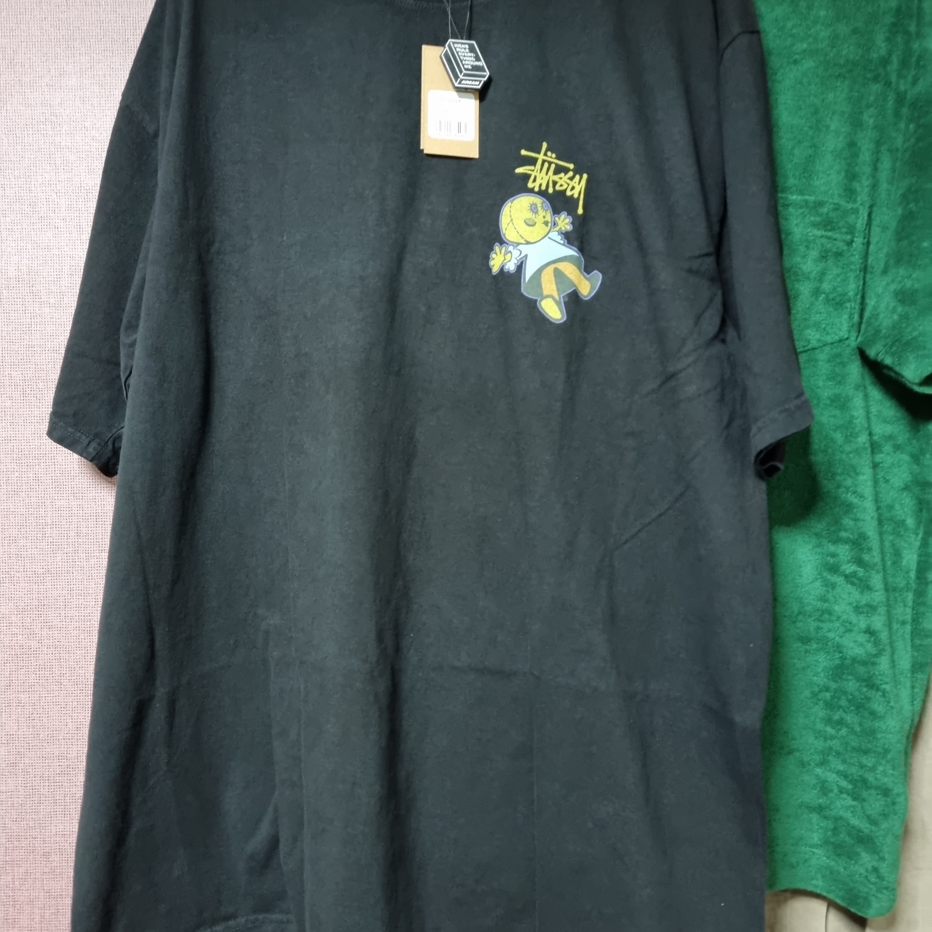 Stussy Dollie Pigment Dyed T-Shirt Black 착용 스타일 - 1