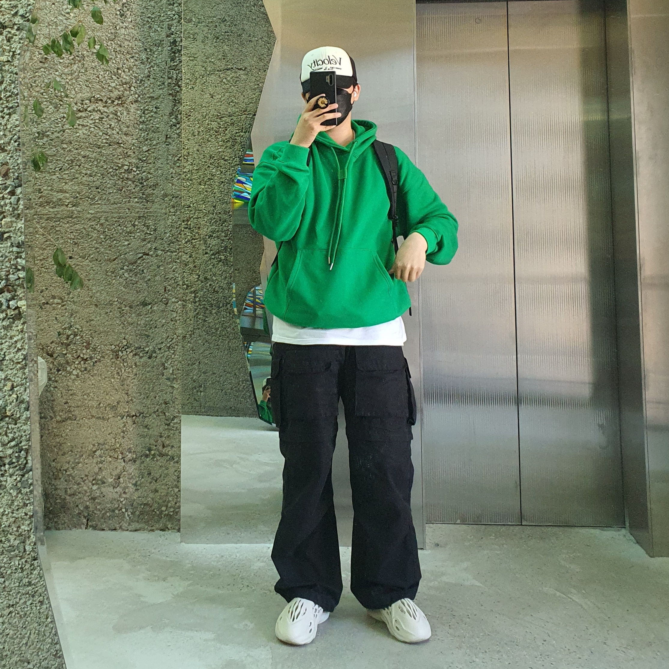 Adidas Yeezy Foam RNNR Ararat 착용 스타일