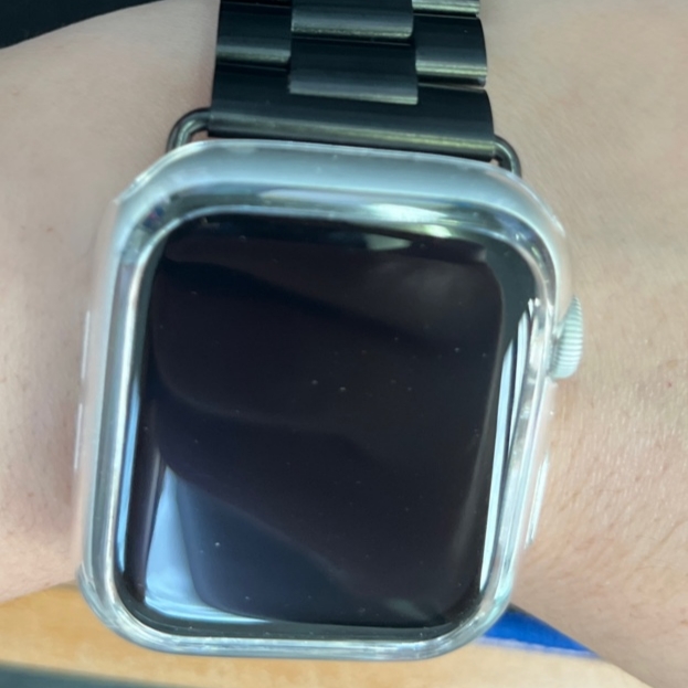 Apple Watch SE 44mm GPS Silver Aluminum Case with Sport Band White (Korean Ver.) 착용 스타일