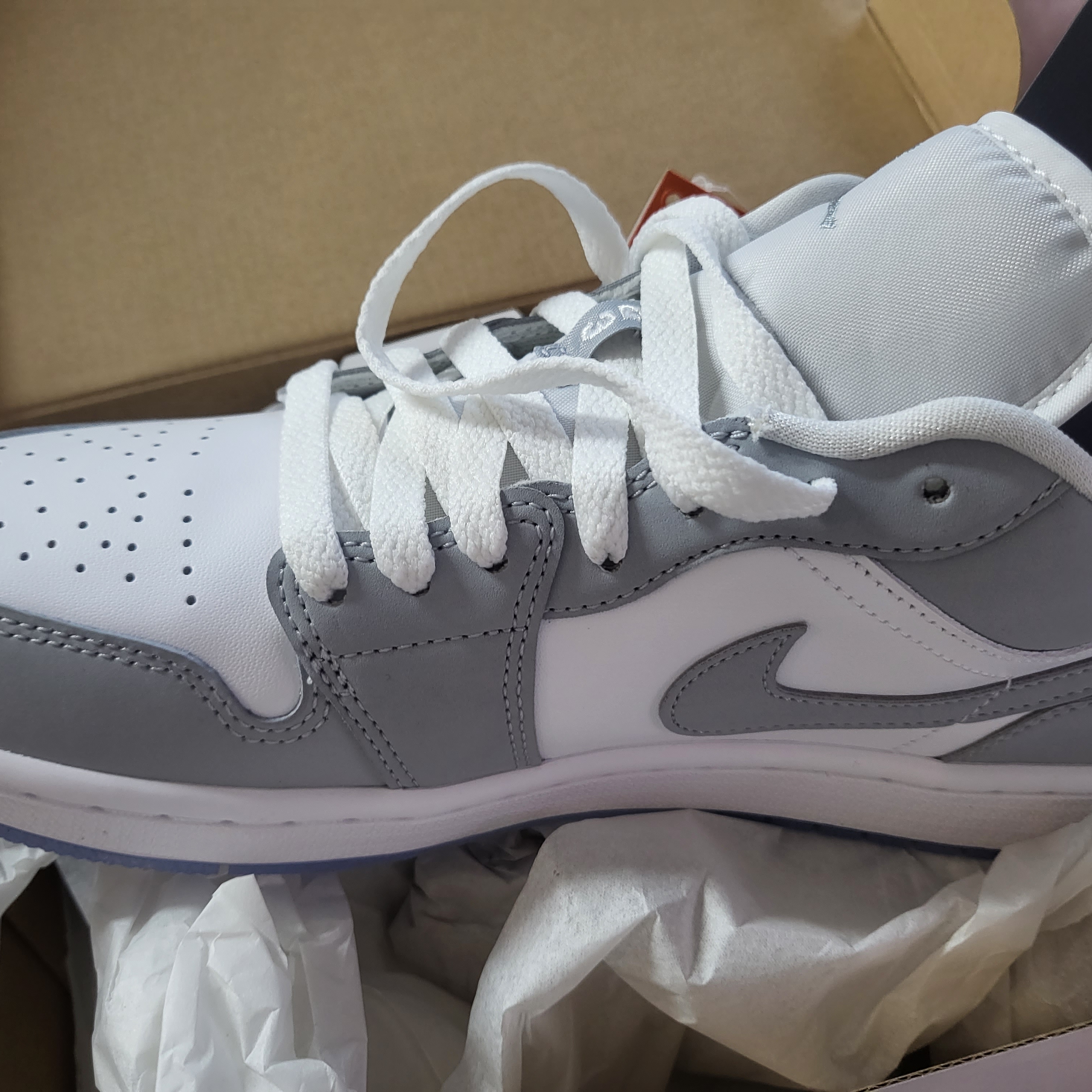 (W) Jordan 1 Low White Wolf Grey 착용 스타일