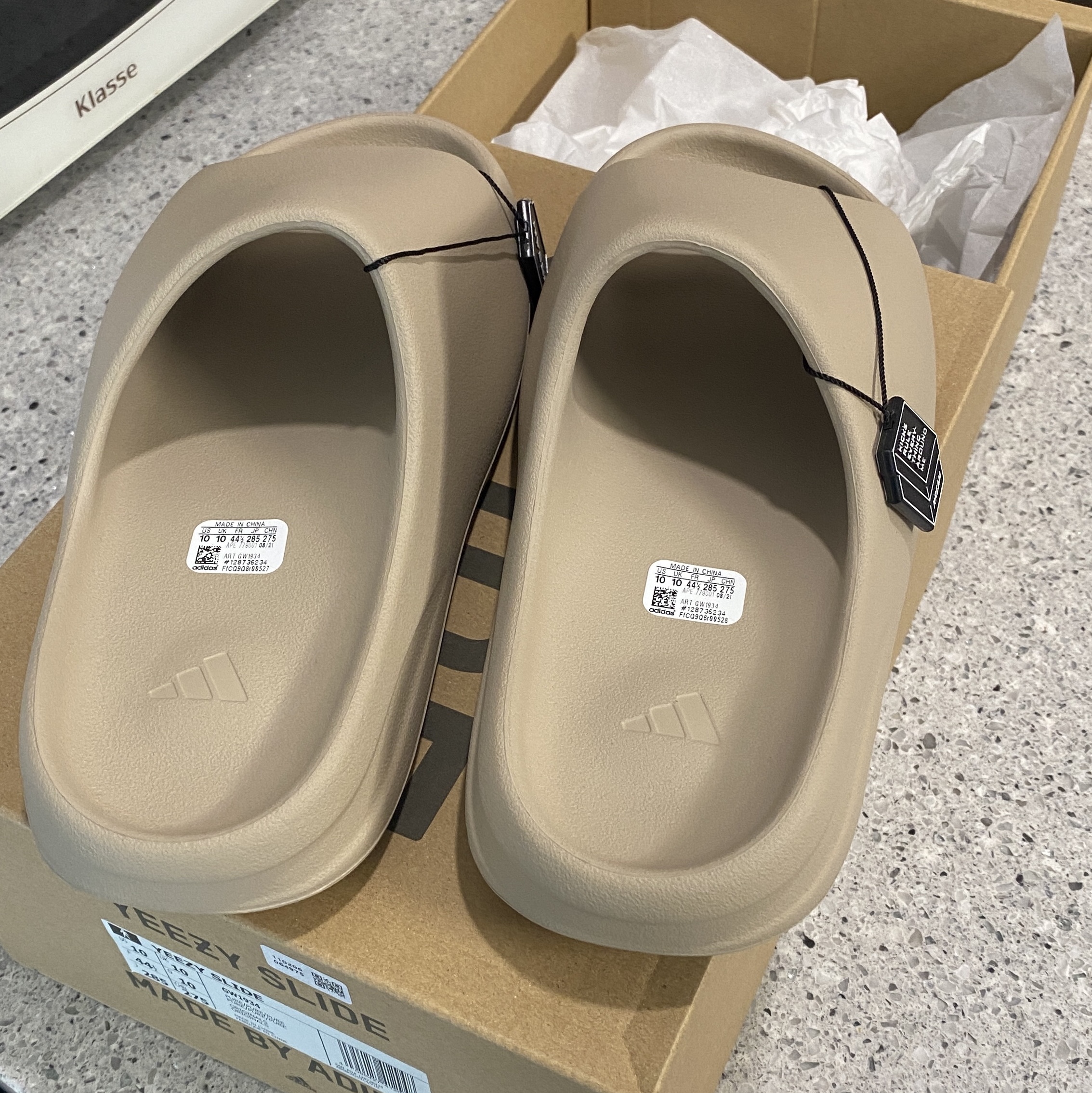 Adidas Yeezy Slide Pure - Re-Release Ver. 착용 스타일