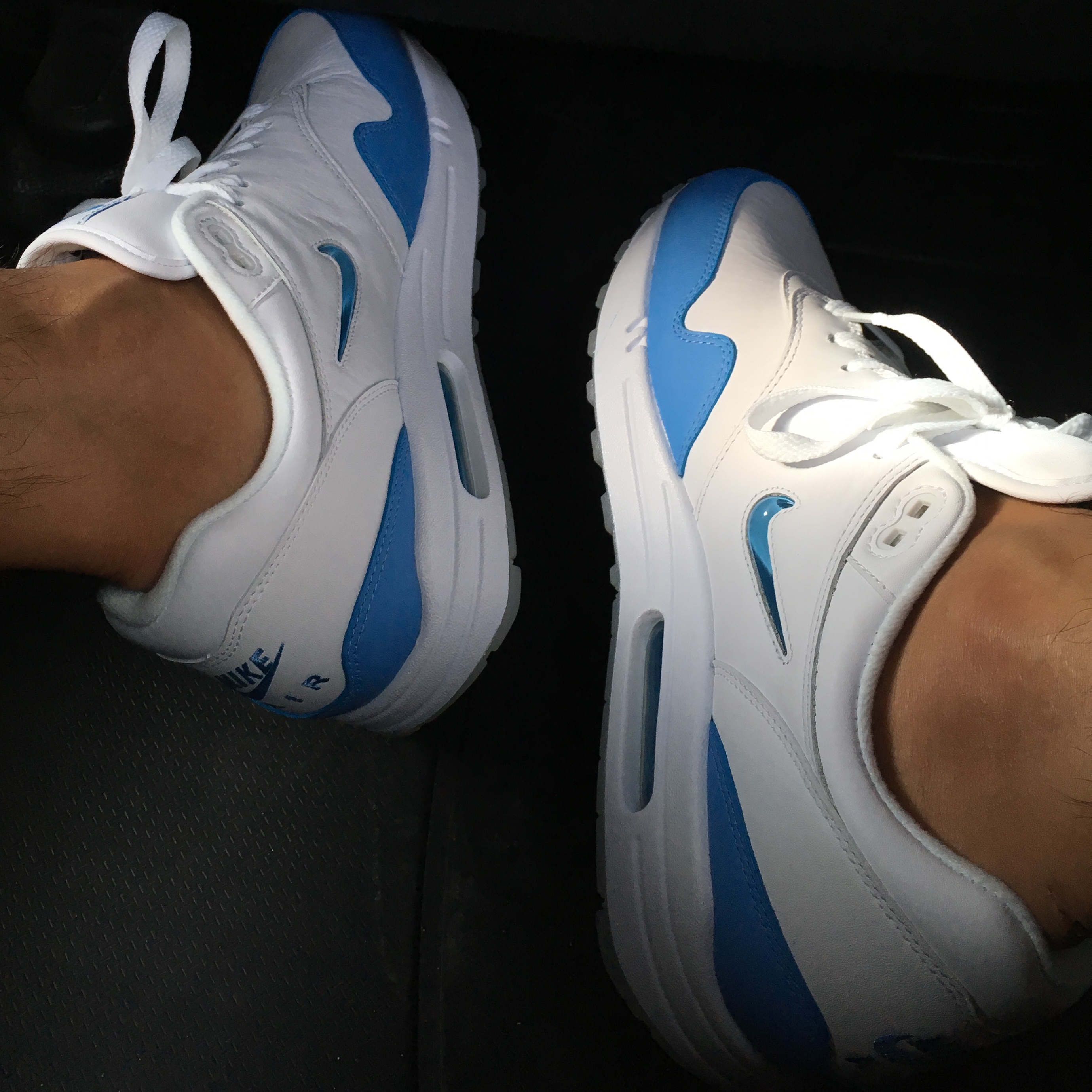 Nike Air Max 1 Jewel University Blue 착용 스타일