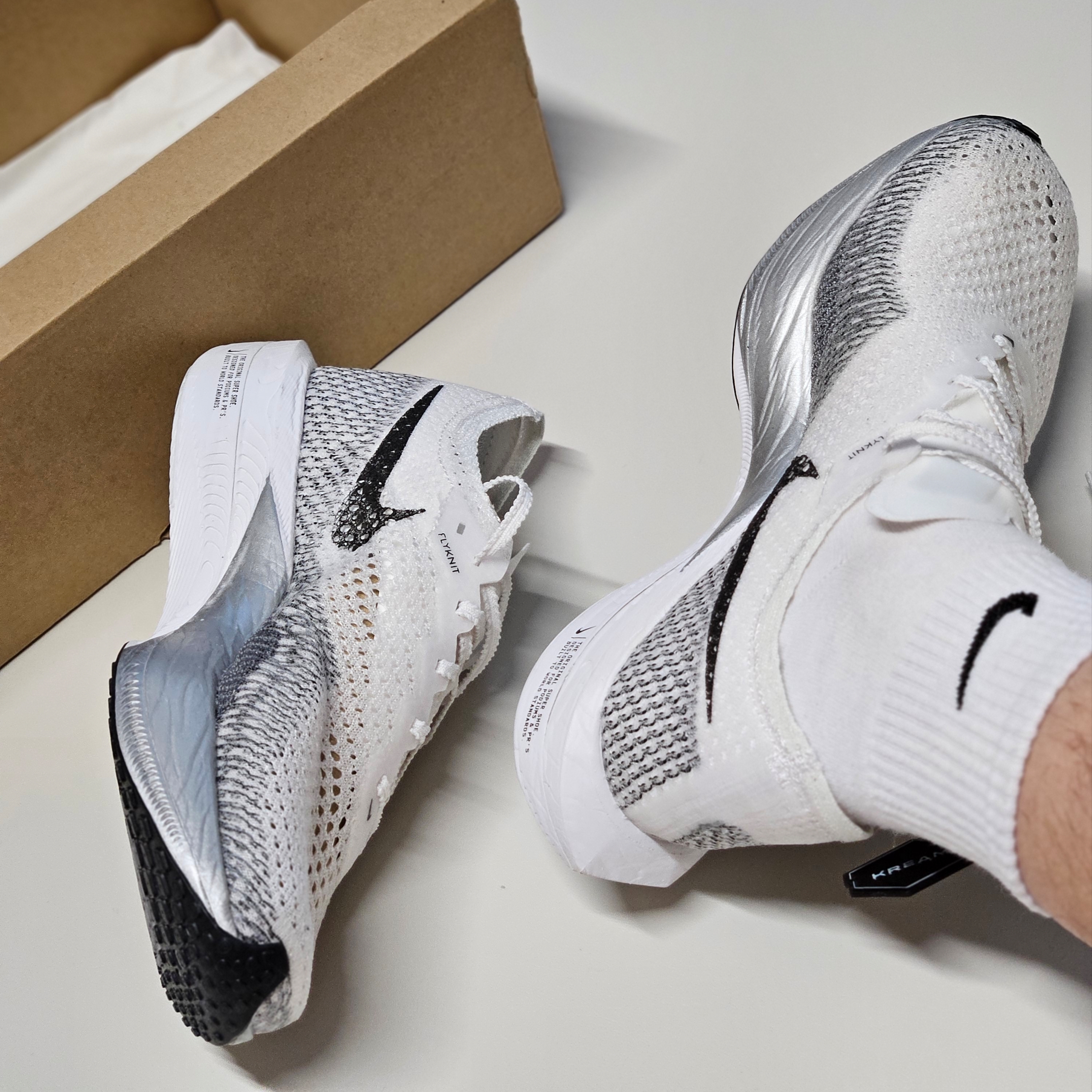 Nike ZoomX Vaporfly Next% 3 White Grey 착용 스타일