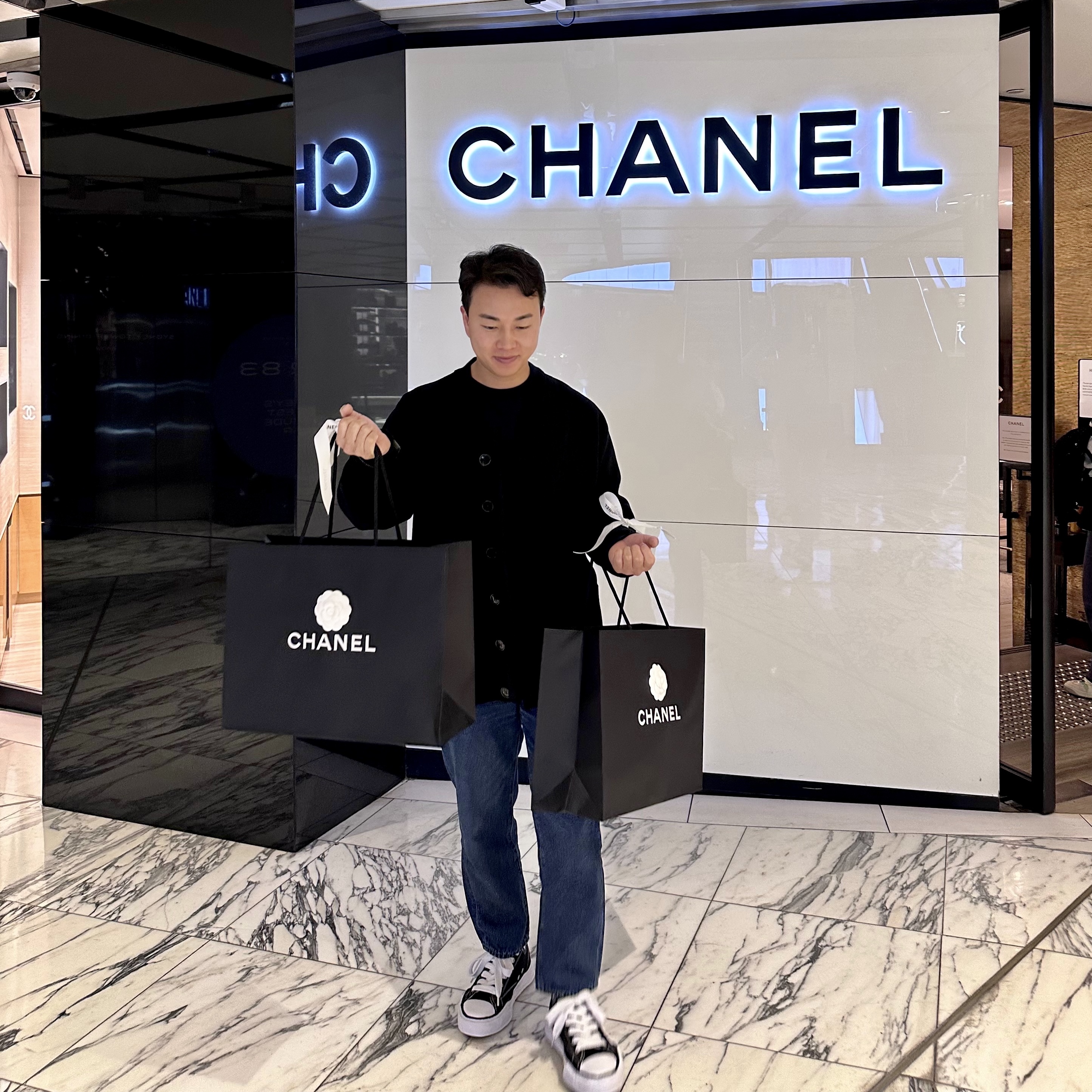 Chanel Small Gabrielle Backpack Aged Calfskin & Gold Silver Black, Chanel Mini Flap Bag with Top Handle Lambskin & Gold Black 착용 스타일