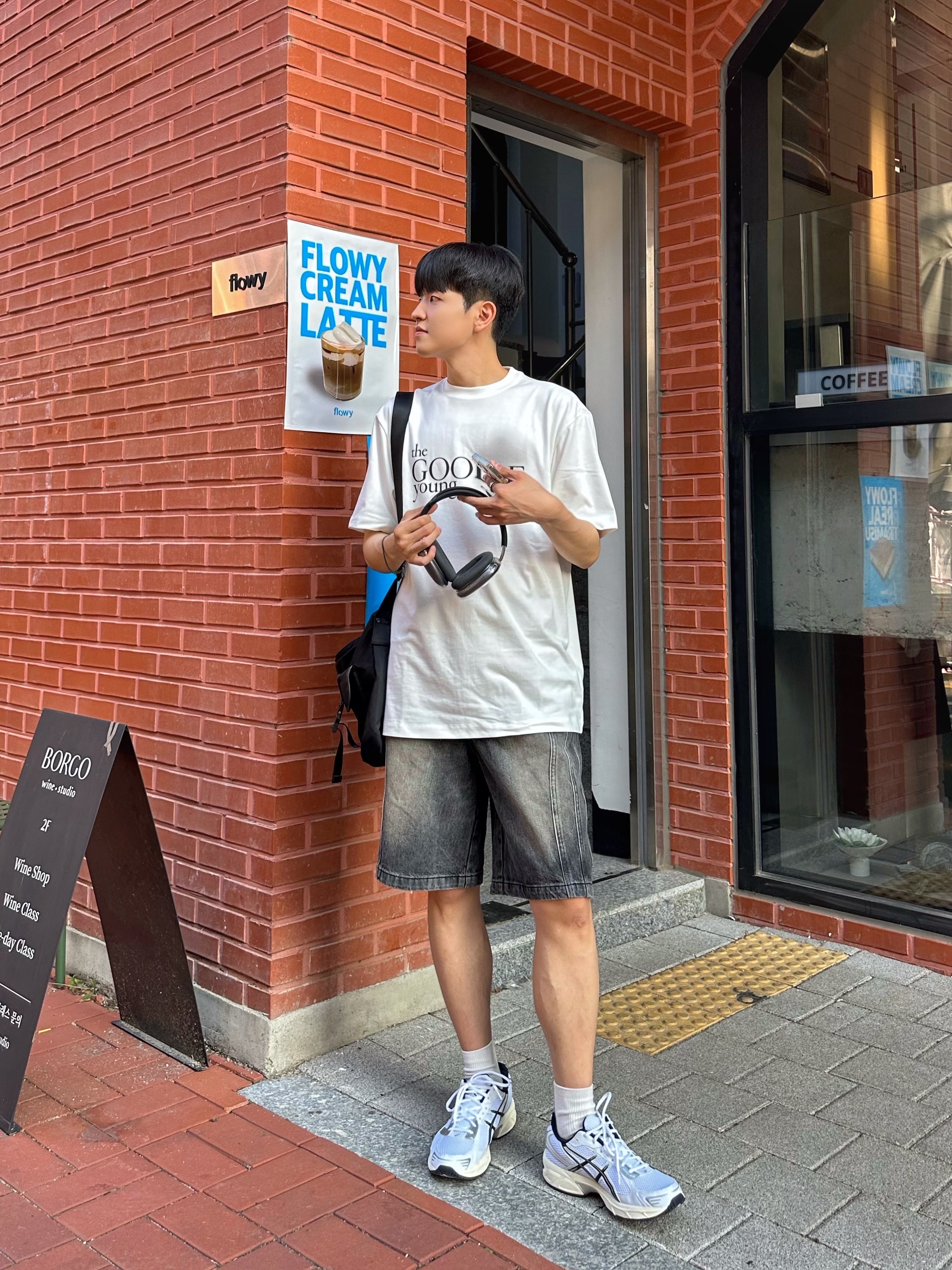 (W) Asics Gel-1130 White Midnight, Apple AirPods Max Lightning Space Gray (Korean Ver.) 착용 스타일 - 4