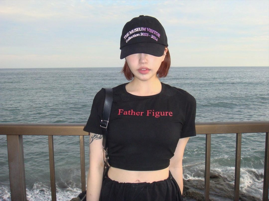 The Museum Visitor Collection 2023-2024 Sprayed Ball Cap Black 착용 스타일