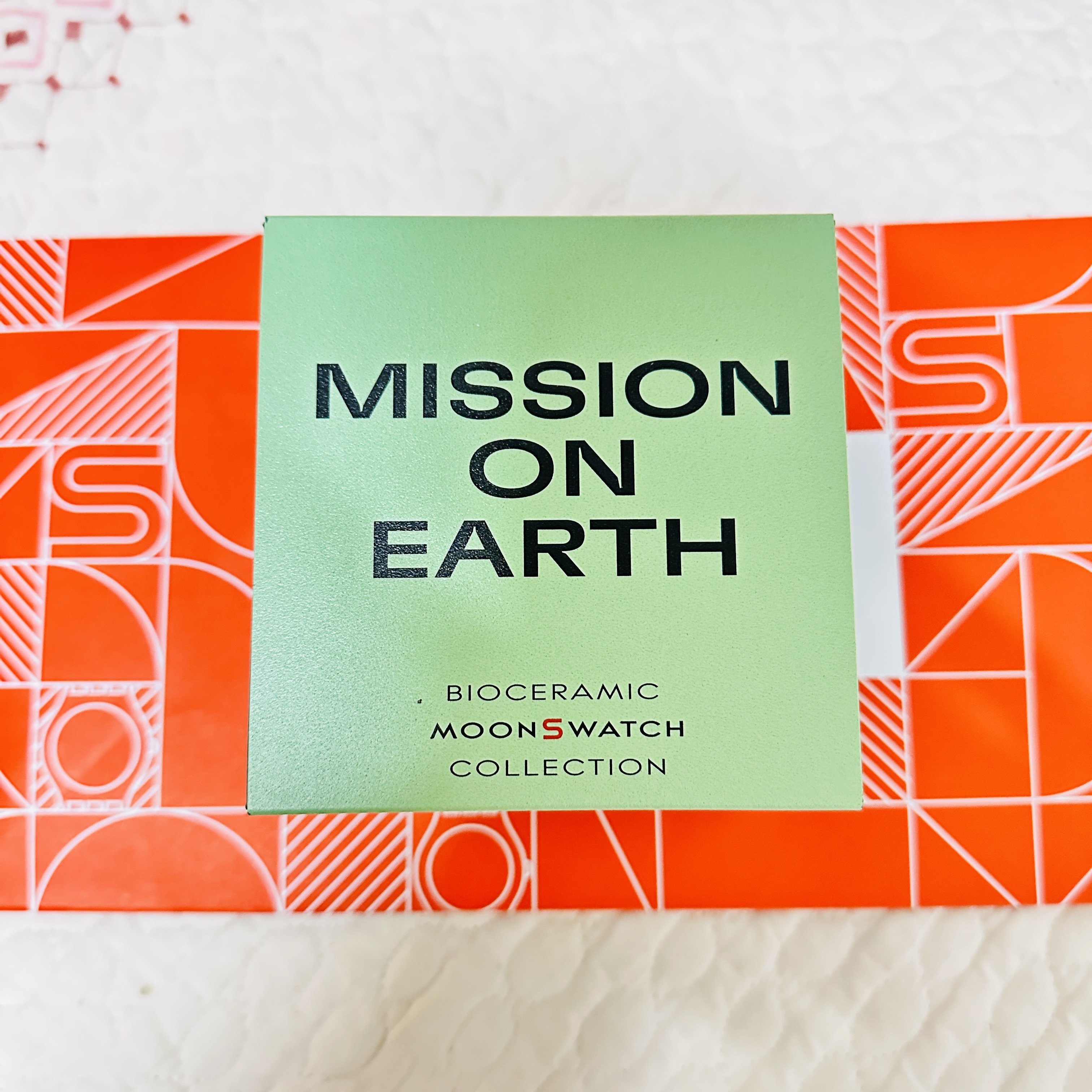 Swatch x Omega Bioceramic MoonSwatch Mission On Earth 착용 스타일 - 2