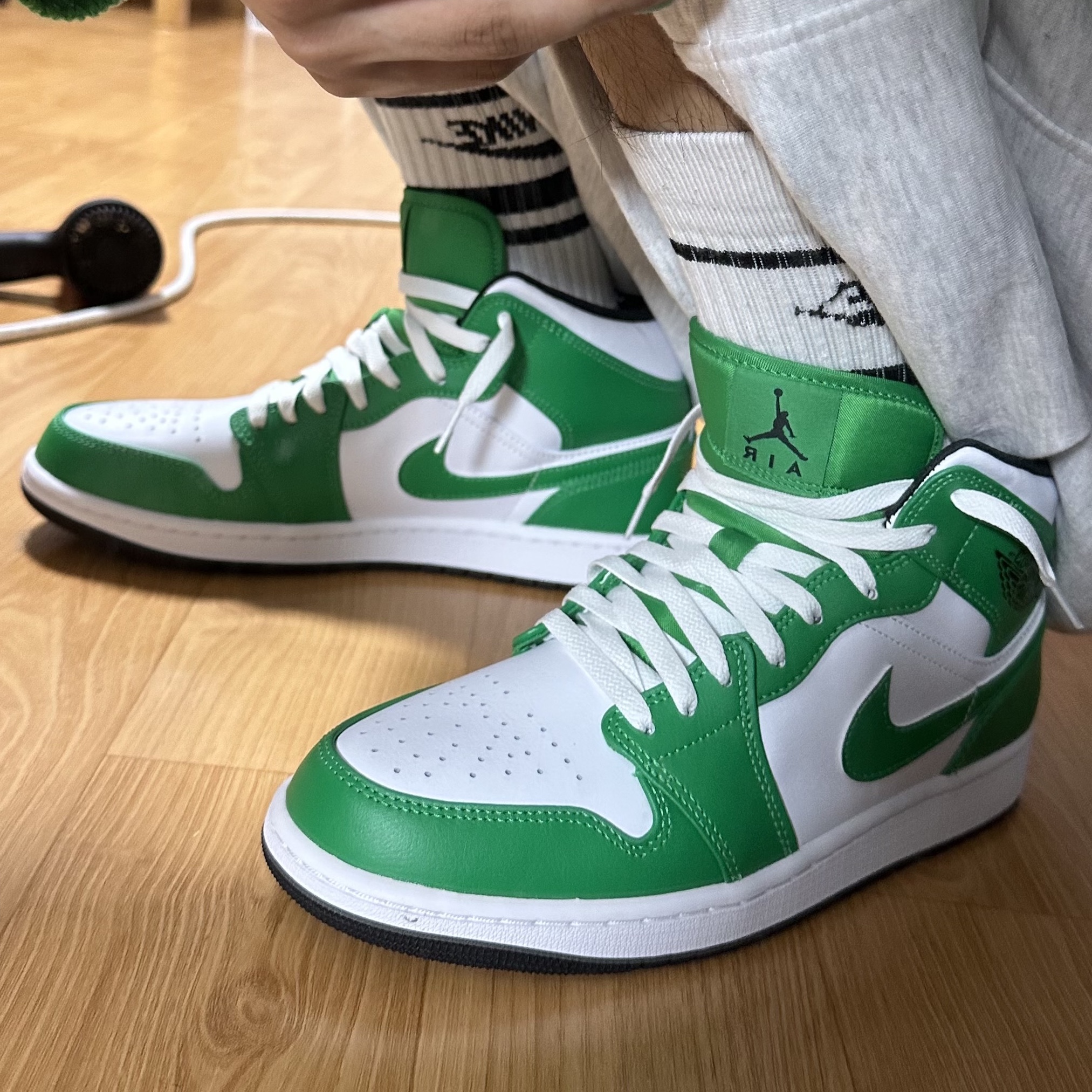 Jordan 1 Mid Lucky Green 착용 스타일 - 2