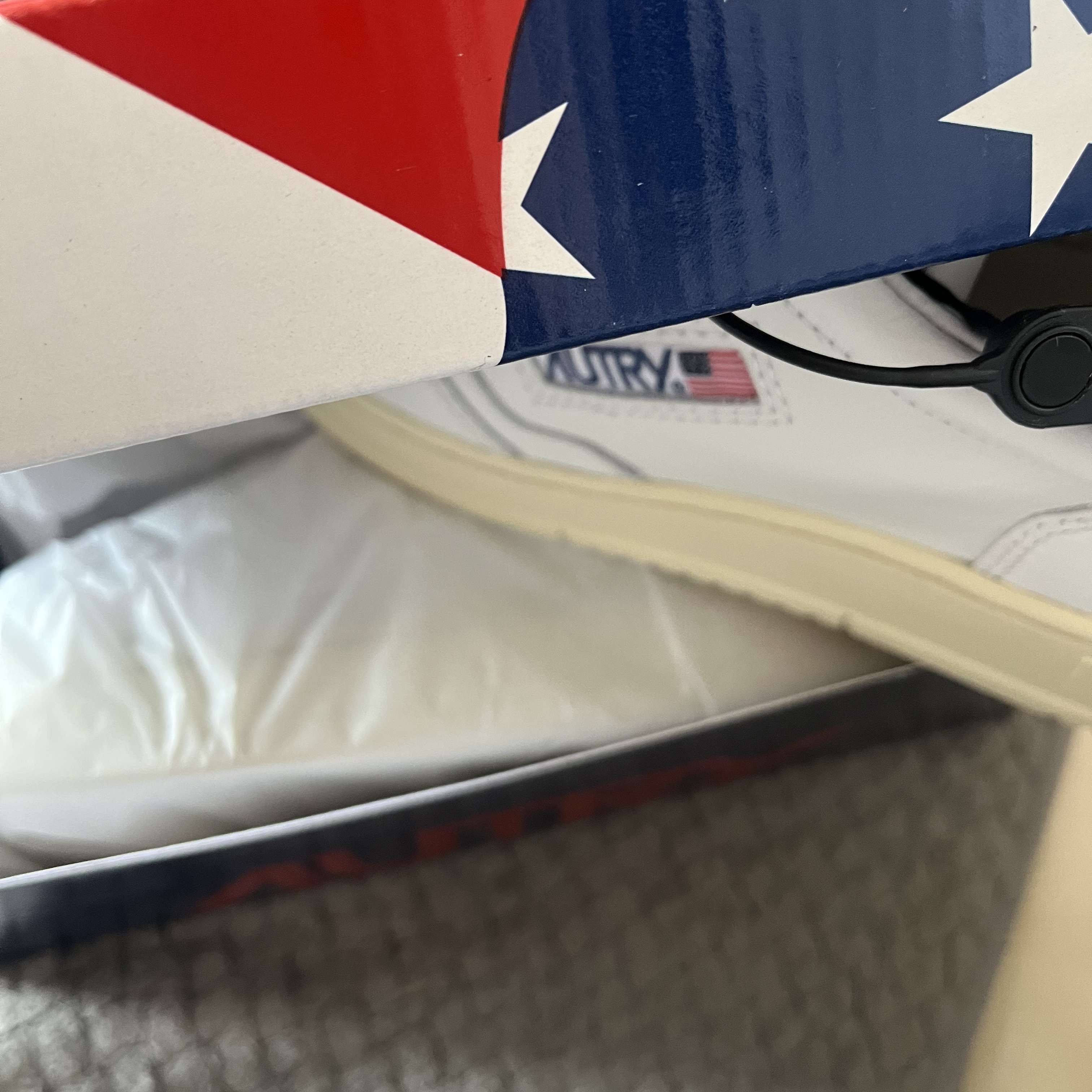 (W) Autry Medalist Low Leather Sneakers White 착용 스타일
