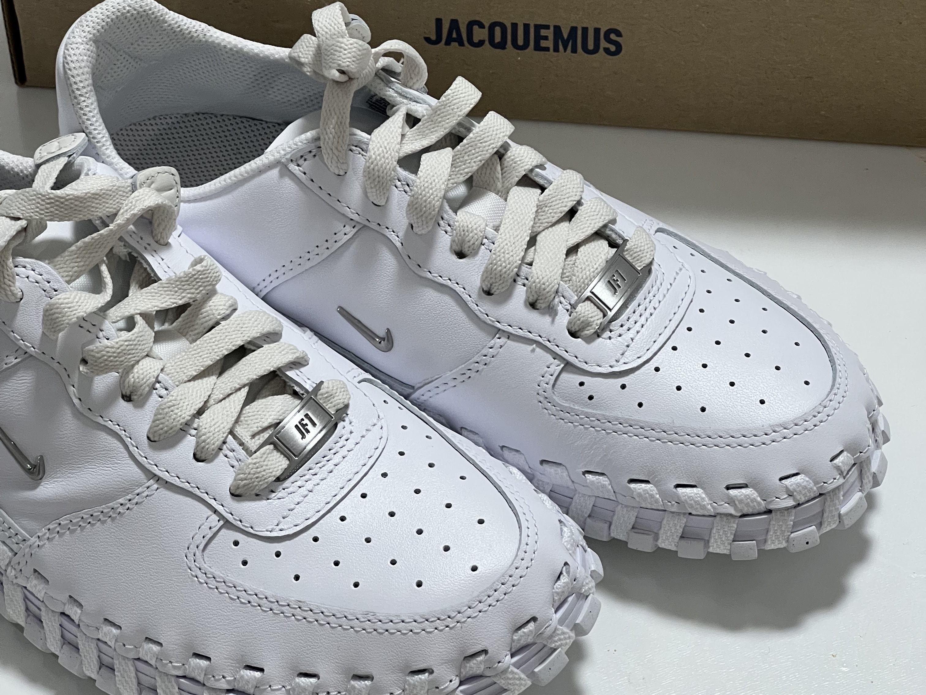 Nike x Jacquemus J Force 1 Low LX SP White 착용 스타일 - 2