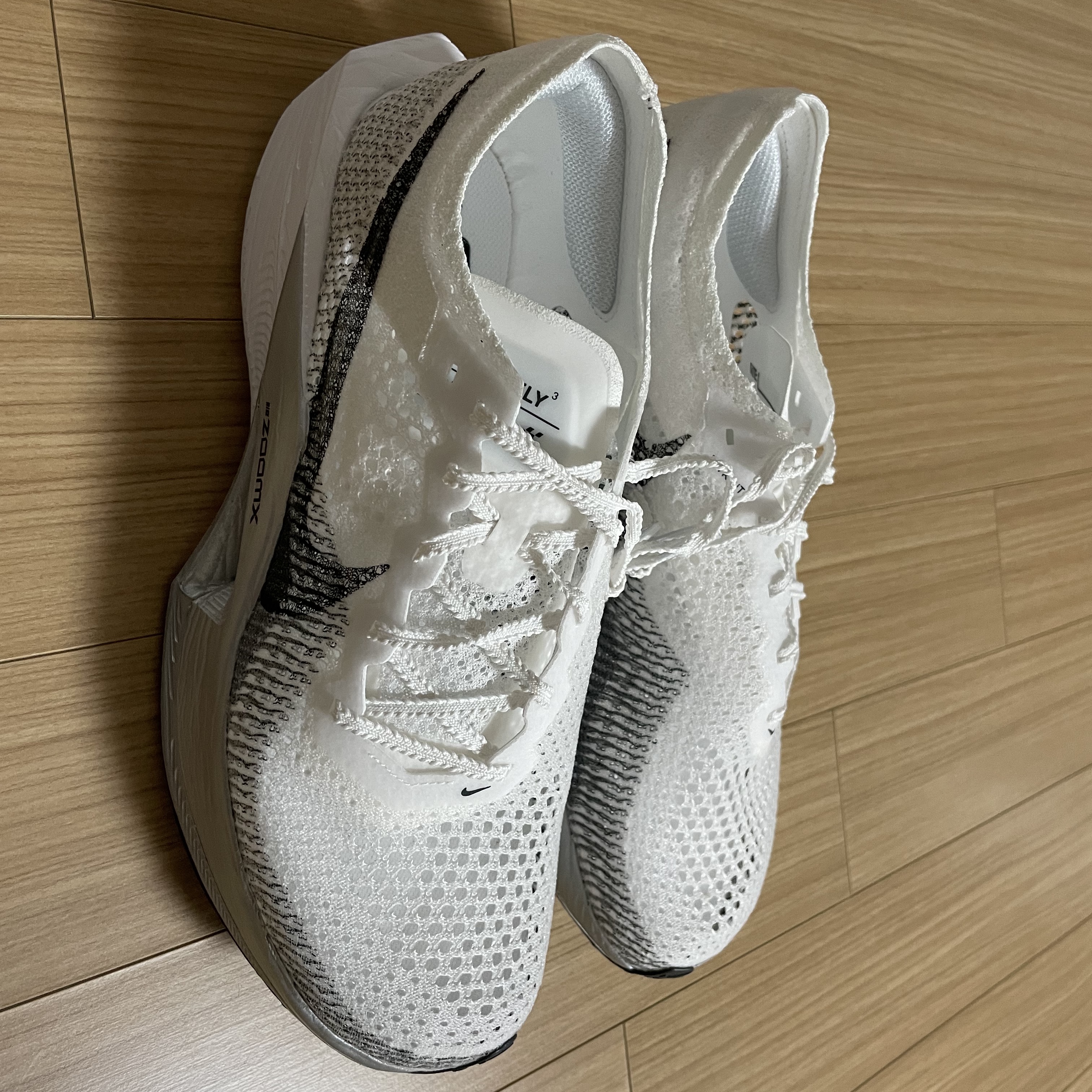 Nike ZoomX Vaporfly Next% 3 White Grey 착용 스타일 - 2