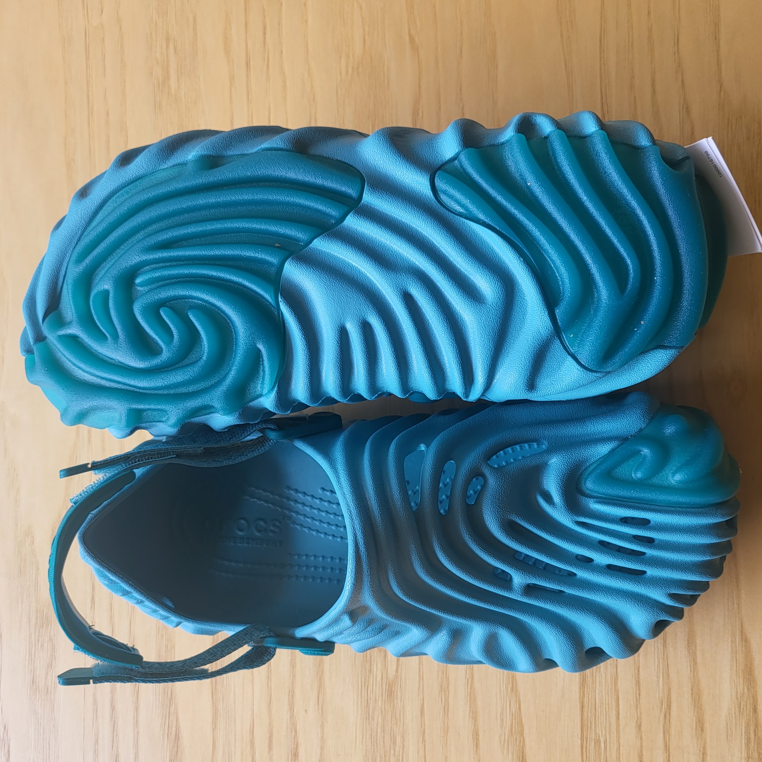 Crocs x Salehe Bembury Pollex Clog Tide 착용 스타일 - 2