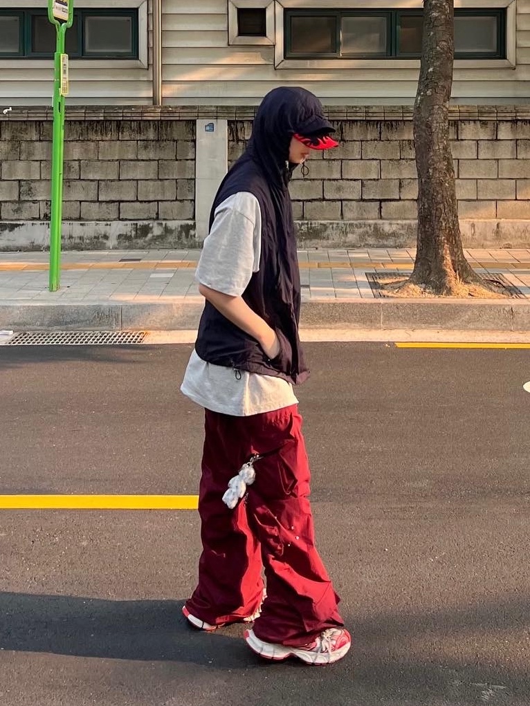 Balenciaga 3XL Sneakers White Red, Nos Couleurs Pupa Shirring Cargo Pants Burgundy 착용 스타일 - 1