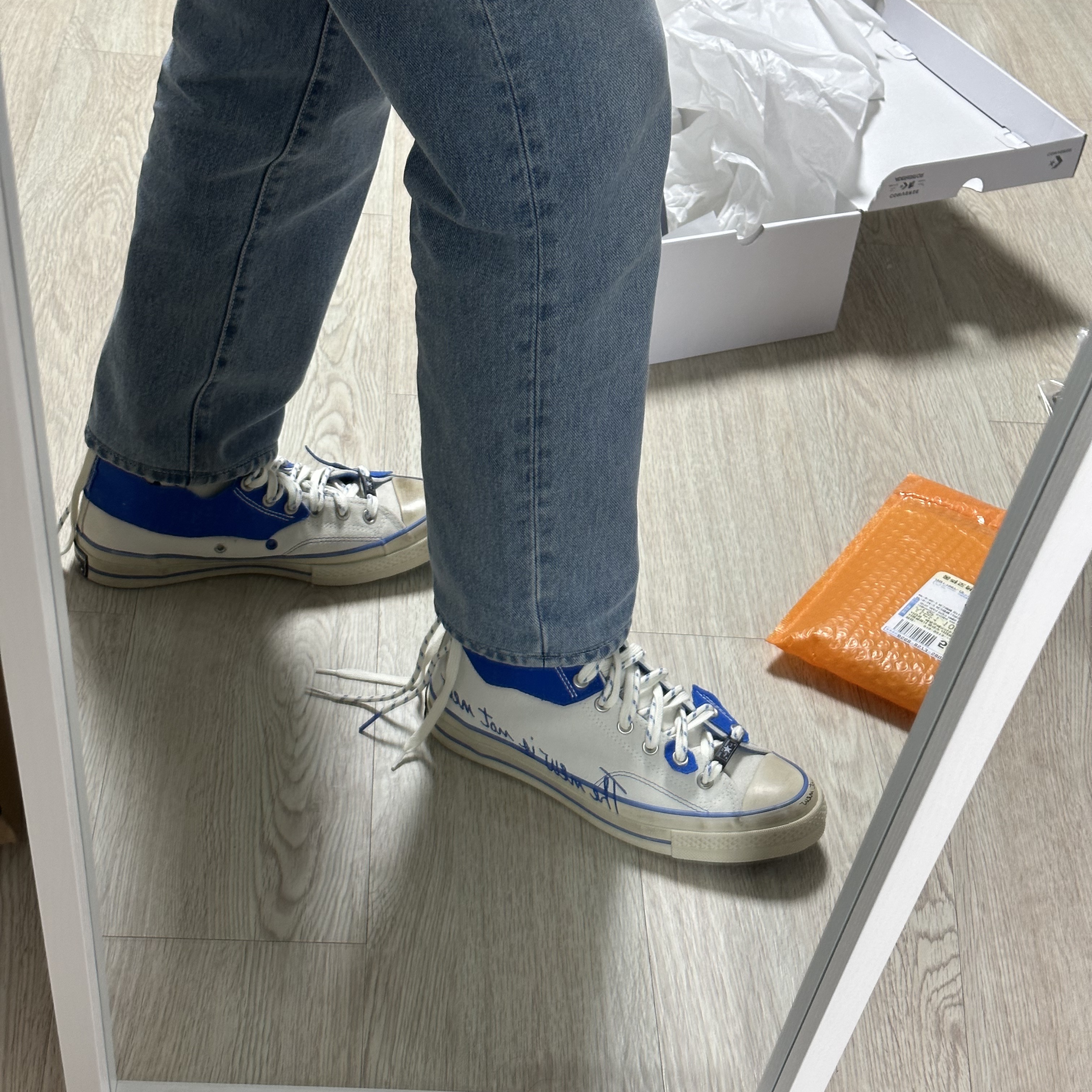 Converse x Ader Error Chuck 70 High White 착용 스타일 - 5
