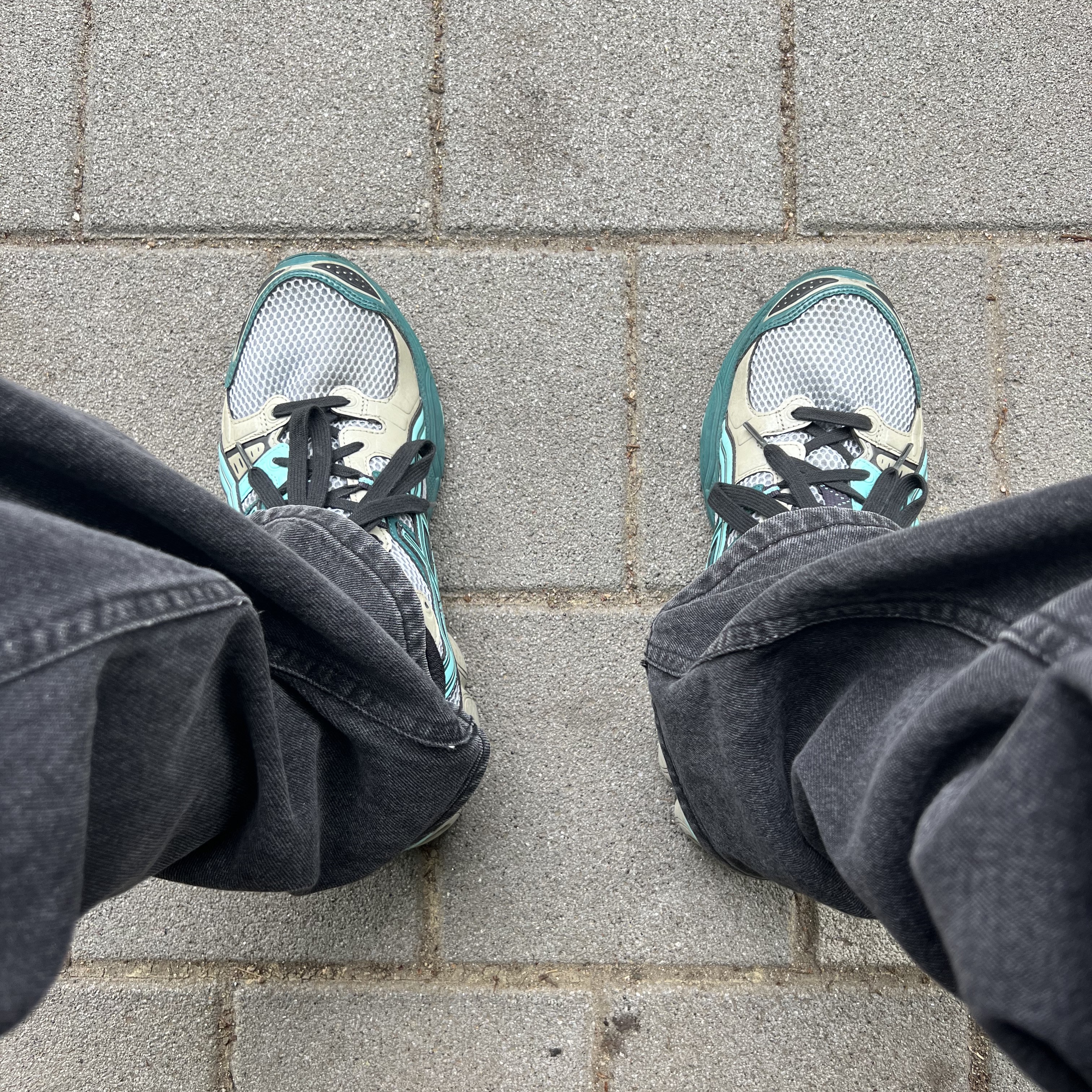 Asics UB3-S Gel-Nimbus 9 Piedmont Grey 착용 스타일 - 1