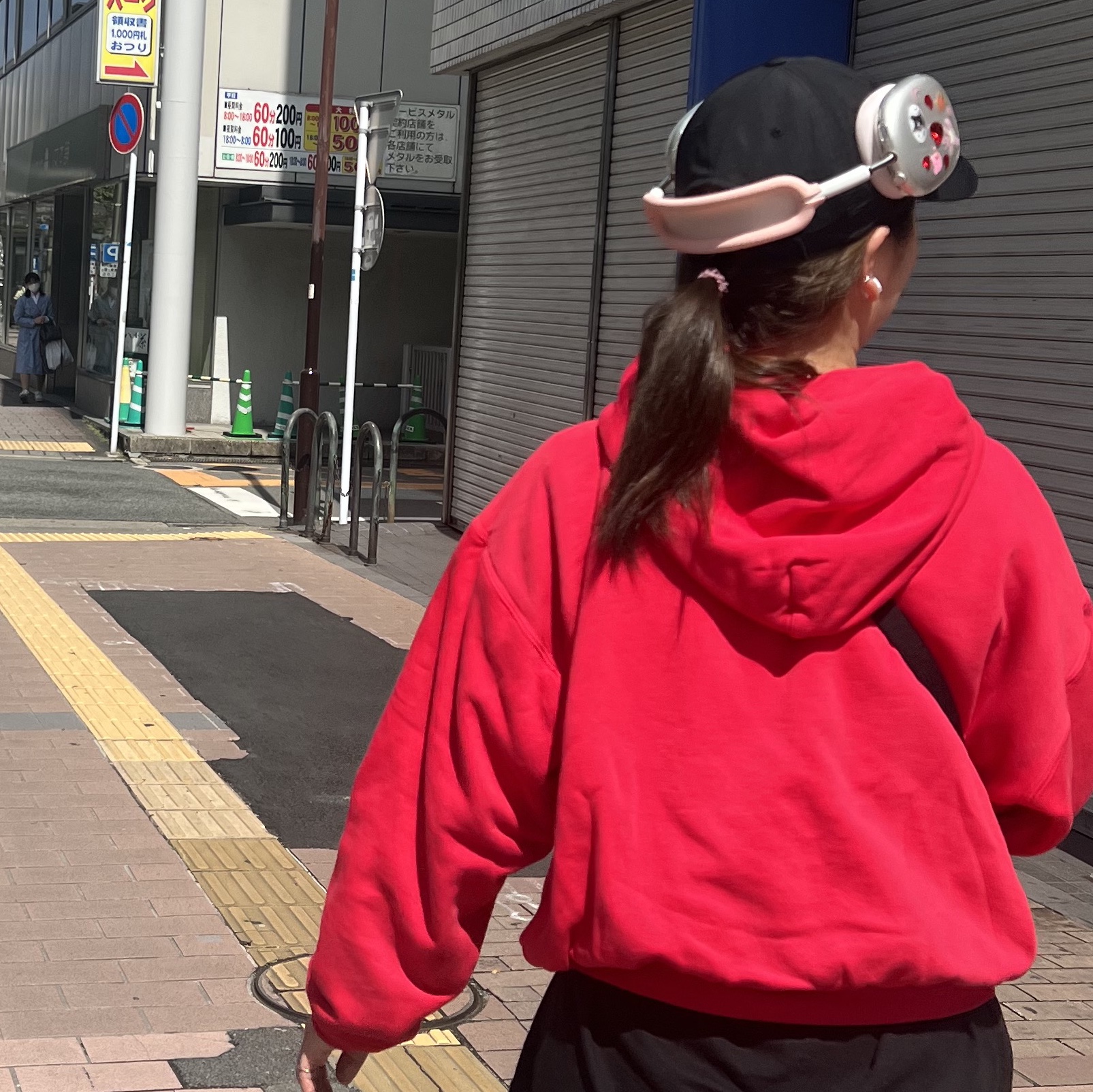 Yeezy Gap Hoodie Red, Apple AirPods Max Lightning Silver (Korean Ver.) 착용 스타일