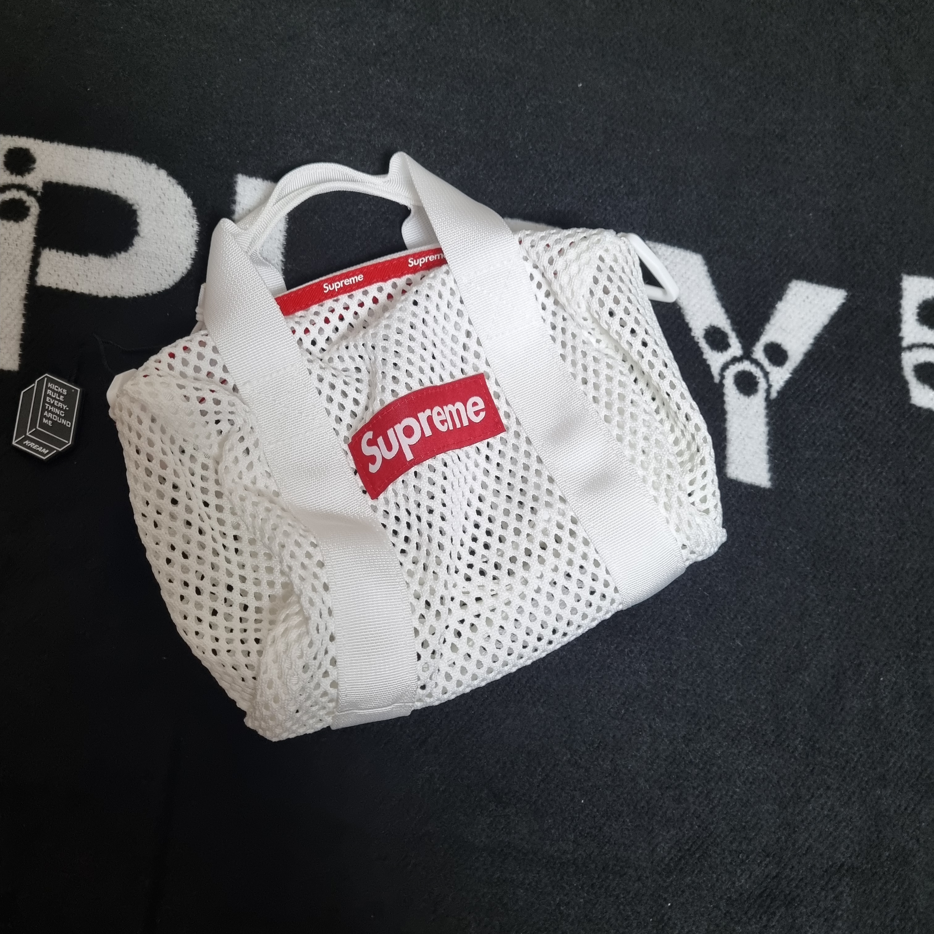 Supreme Mesh Mini Duffle Bag White - 23SS 착용 스타일 - 2