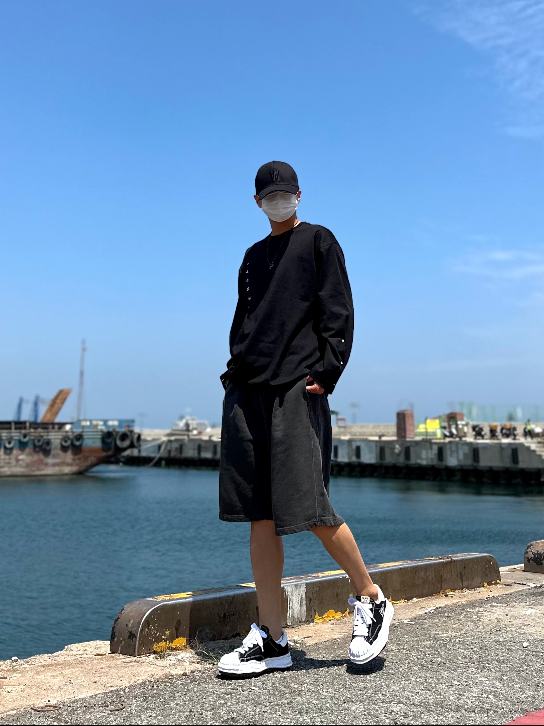 Maison Mihara Yasuhiro Blakey OG Sole Canvas Low-top Sneakers Black White, Gucci Ring with Double G Silver 착용 스타일 - 3