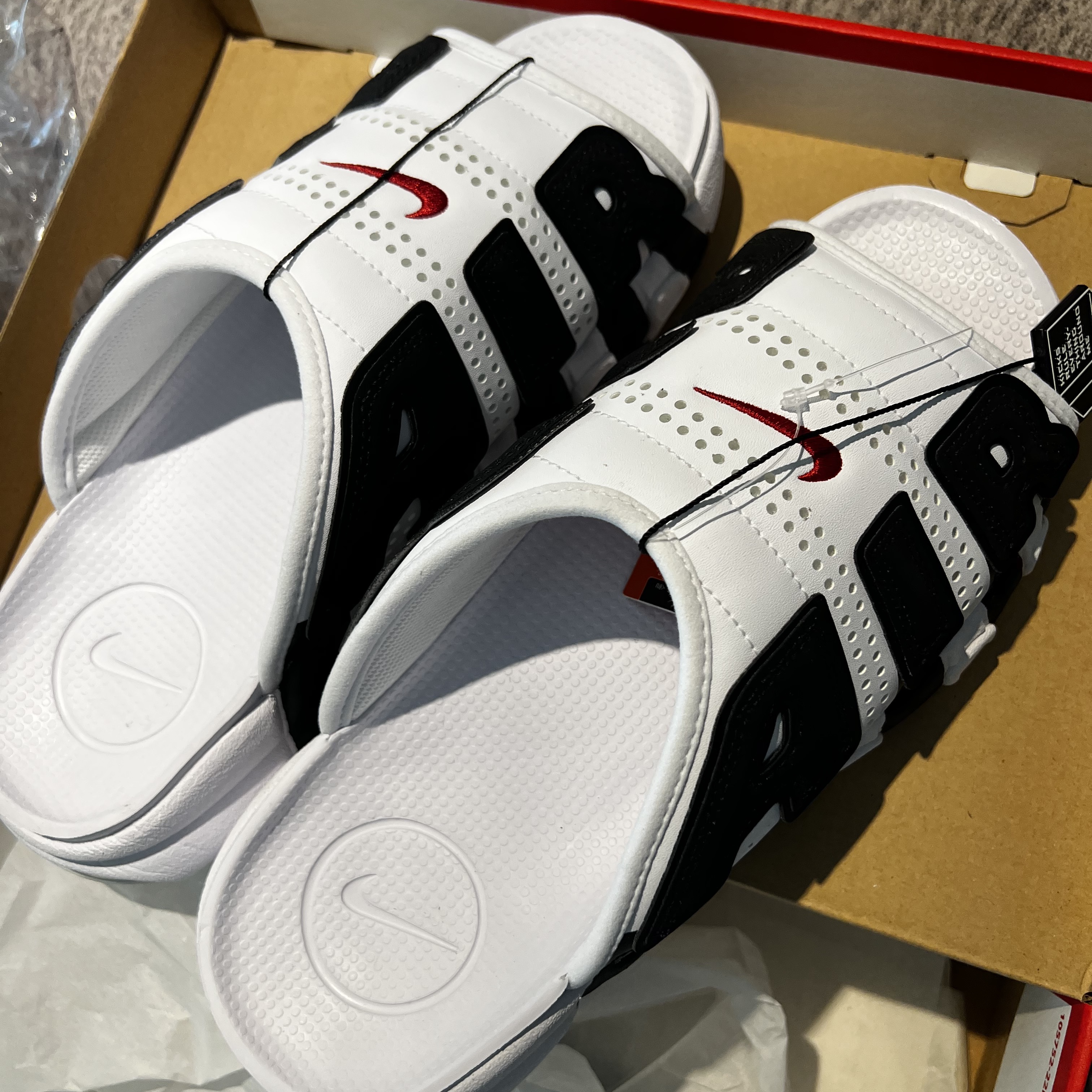 Nike Air More Uptempo Slide White Black 착용 스타일
