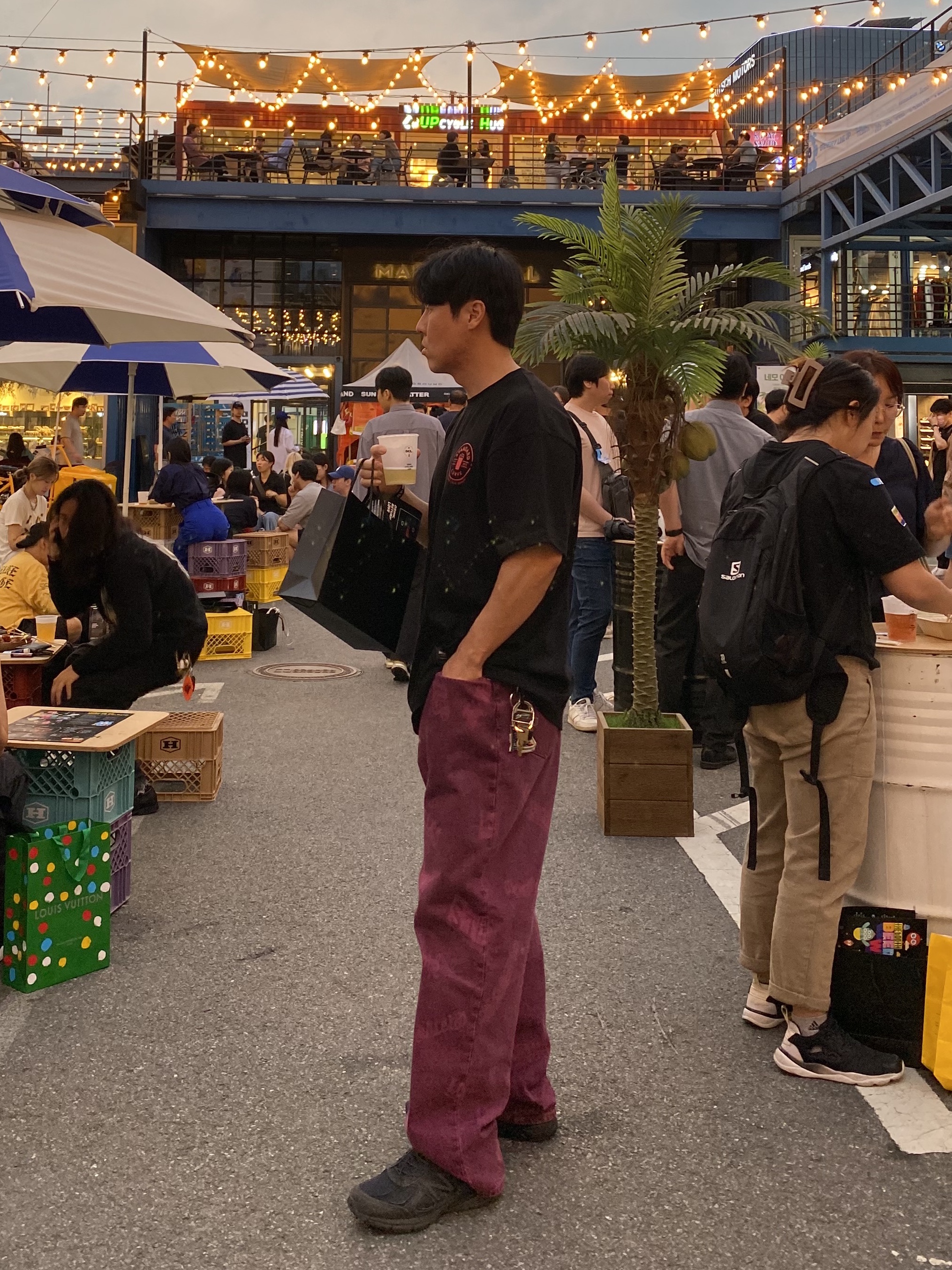 Stussy Worldwide Big OL' Jeans Fuchsia, New Balance x JJJJound 990v4 Navy 착용 스타일 - 2