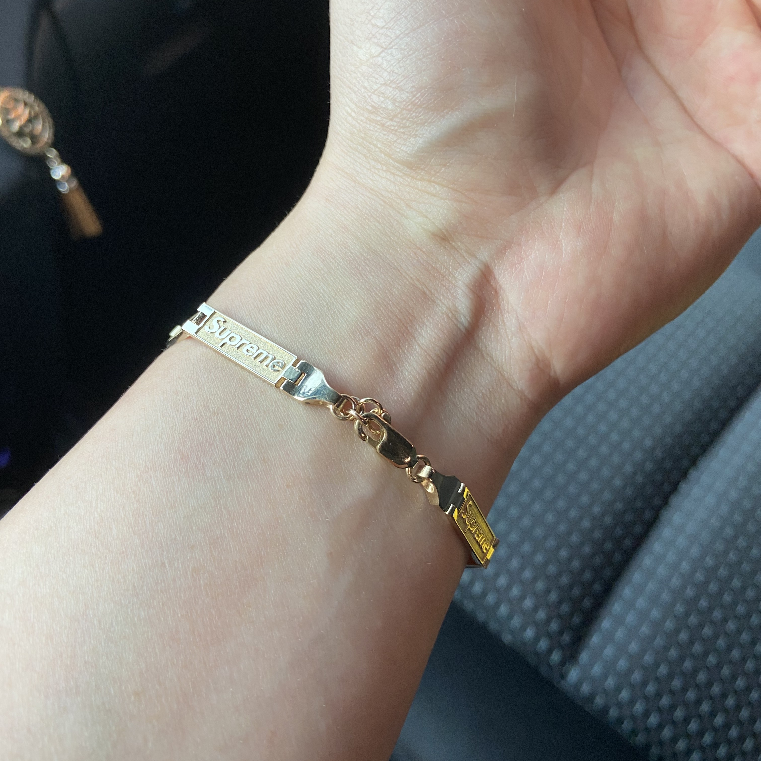 Supreme x Jacob & Co Logo Link Bracelet 14K Gold - 23SS 착용 스타일 - 3