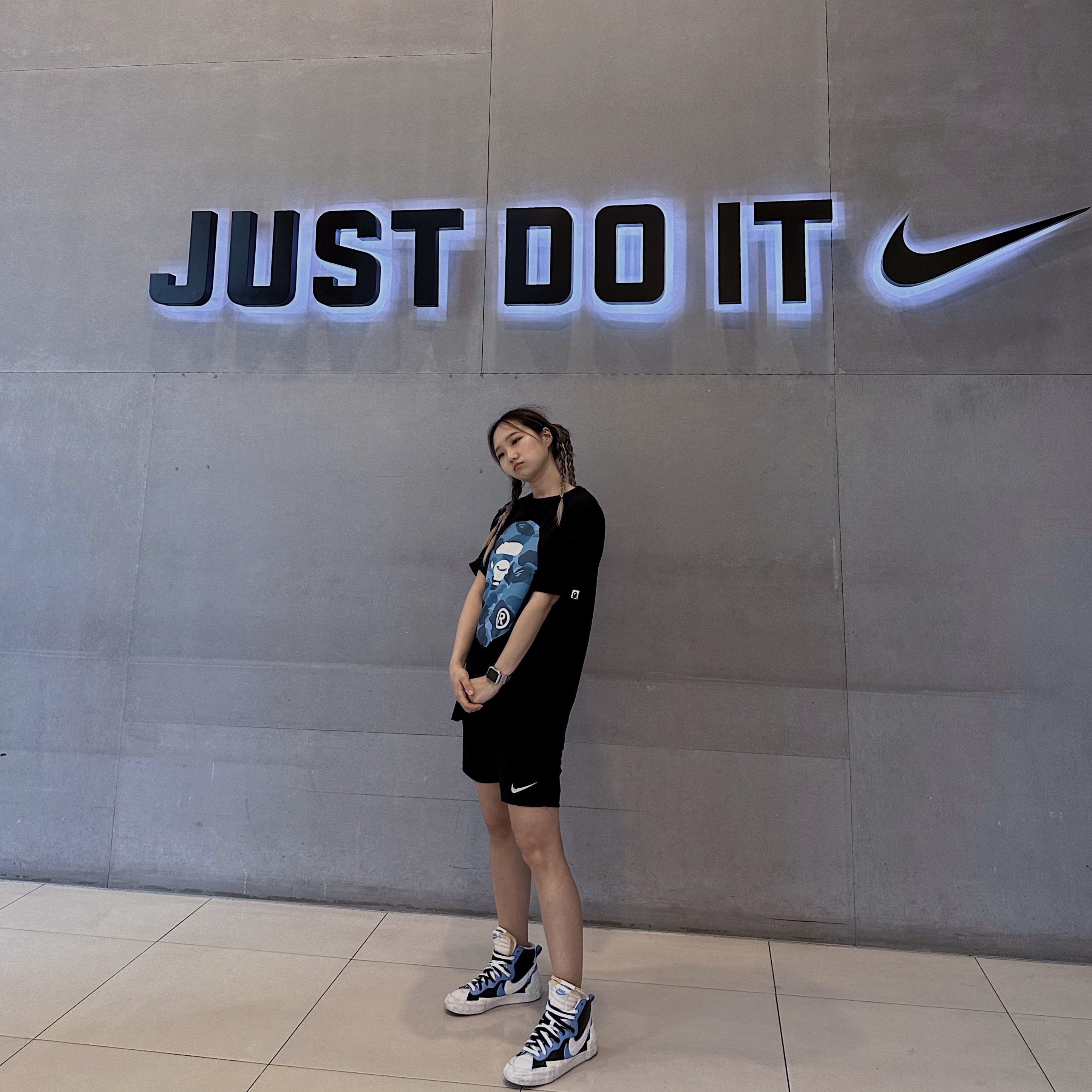 Nike x Sacai Blazer Mid White Black Legend Blue 착용 스타일 - 1