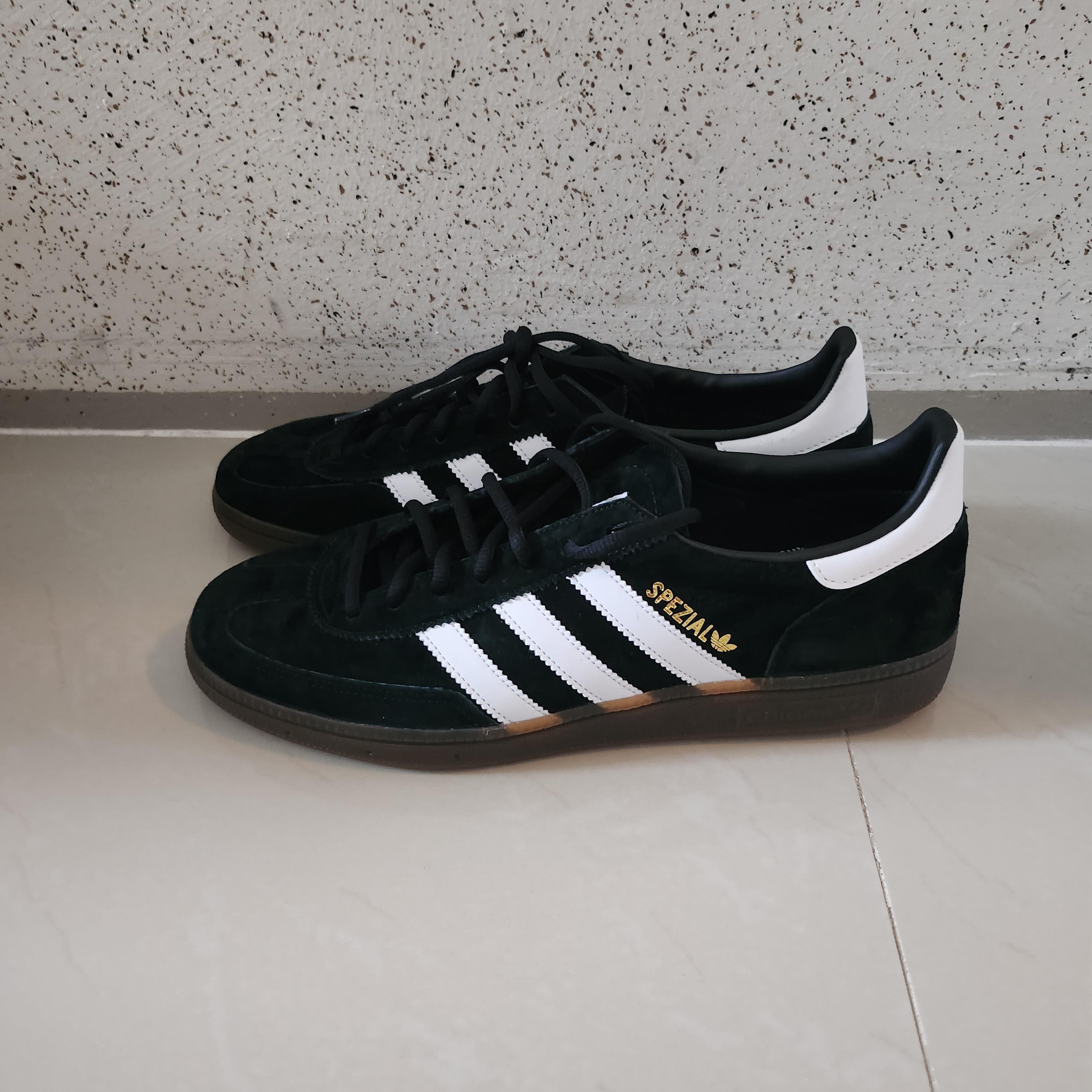 Adidas Spezial Handball Core Black 착용 스타일 - 2