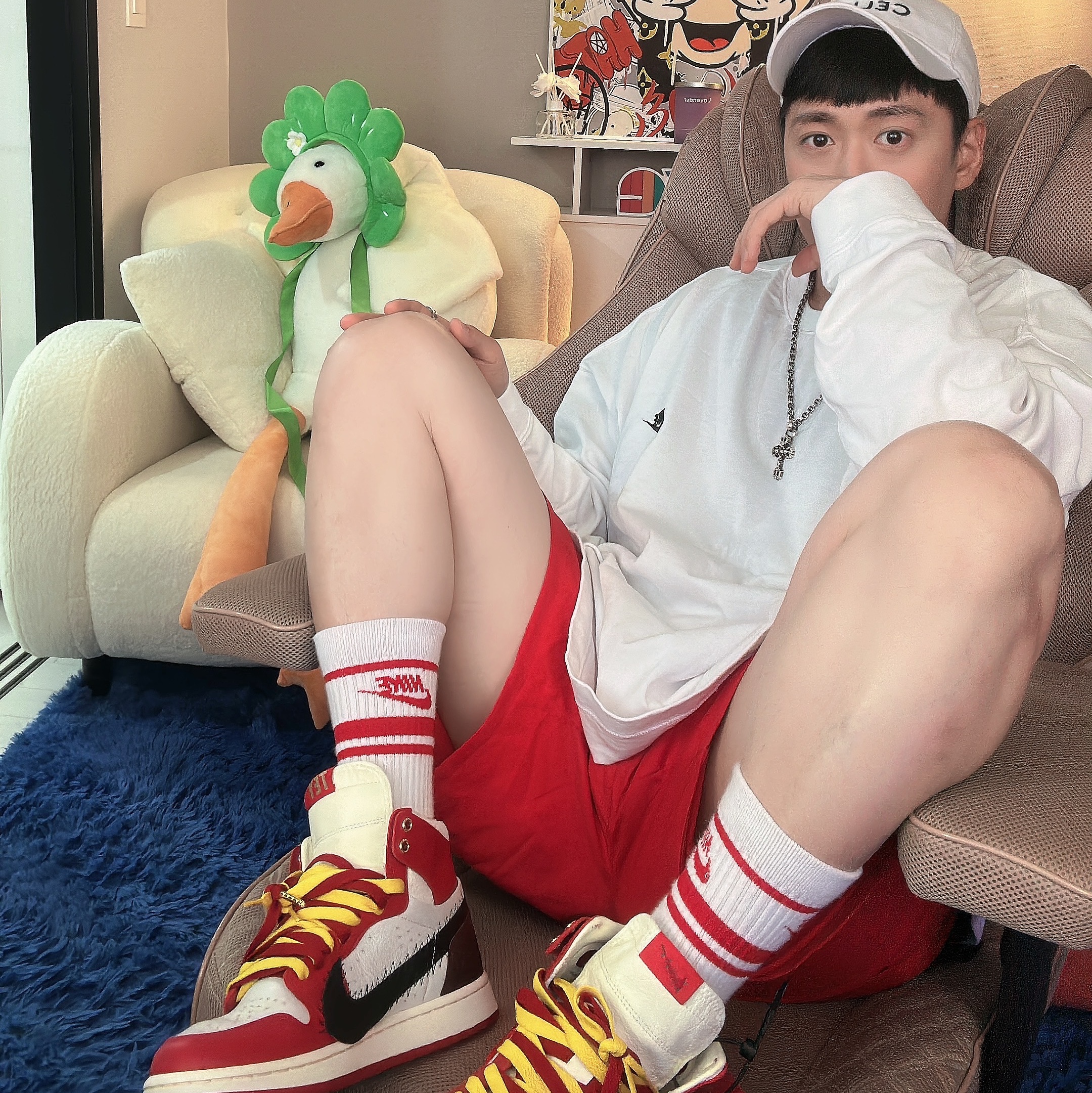 (W) Jordan 1 x Teyana Taylor Zoom CMFT 2 Gym Red, Nike NSW Woven Lined Flow Shorts University Red - US/EU 착용 스타일 - 1