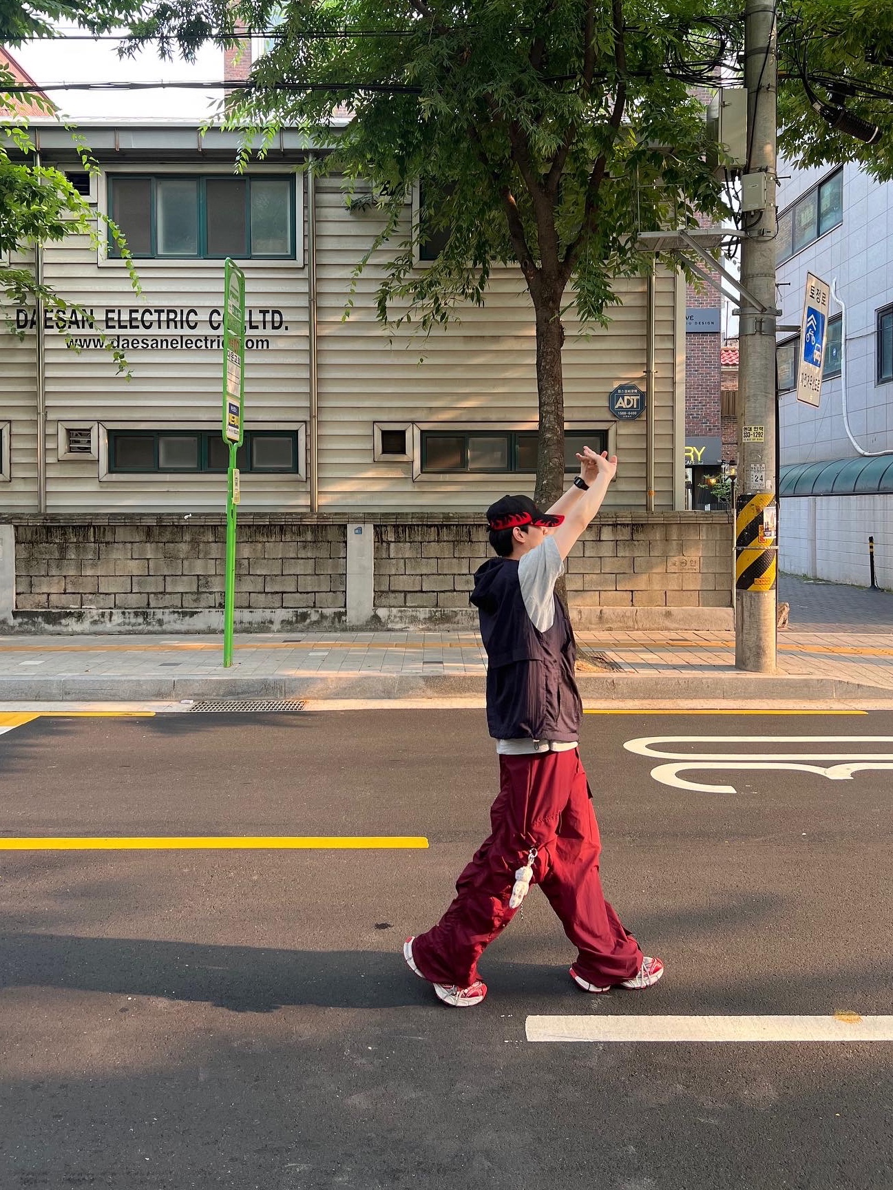Balenciaga 3XL Sneakers White Red, Nos Couleurs Pupa Shirring Cargo Pants Burgundy 착용 스타일 - 5