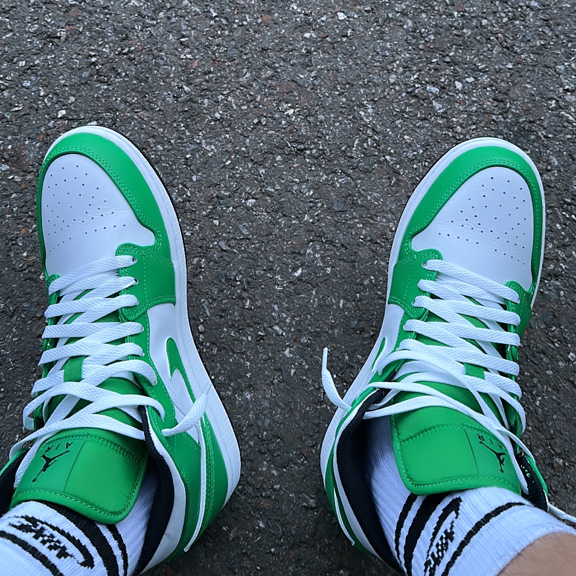 Jordan 1 Mid Lucky Green 착용 스타일 - 3
