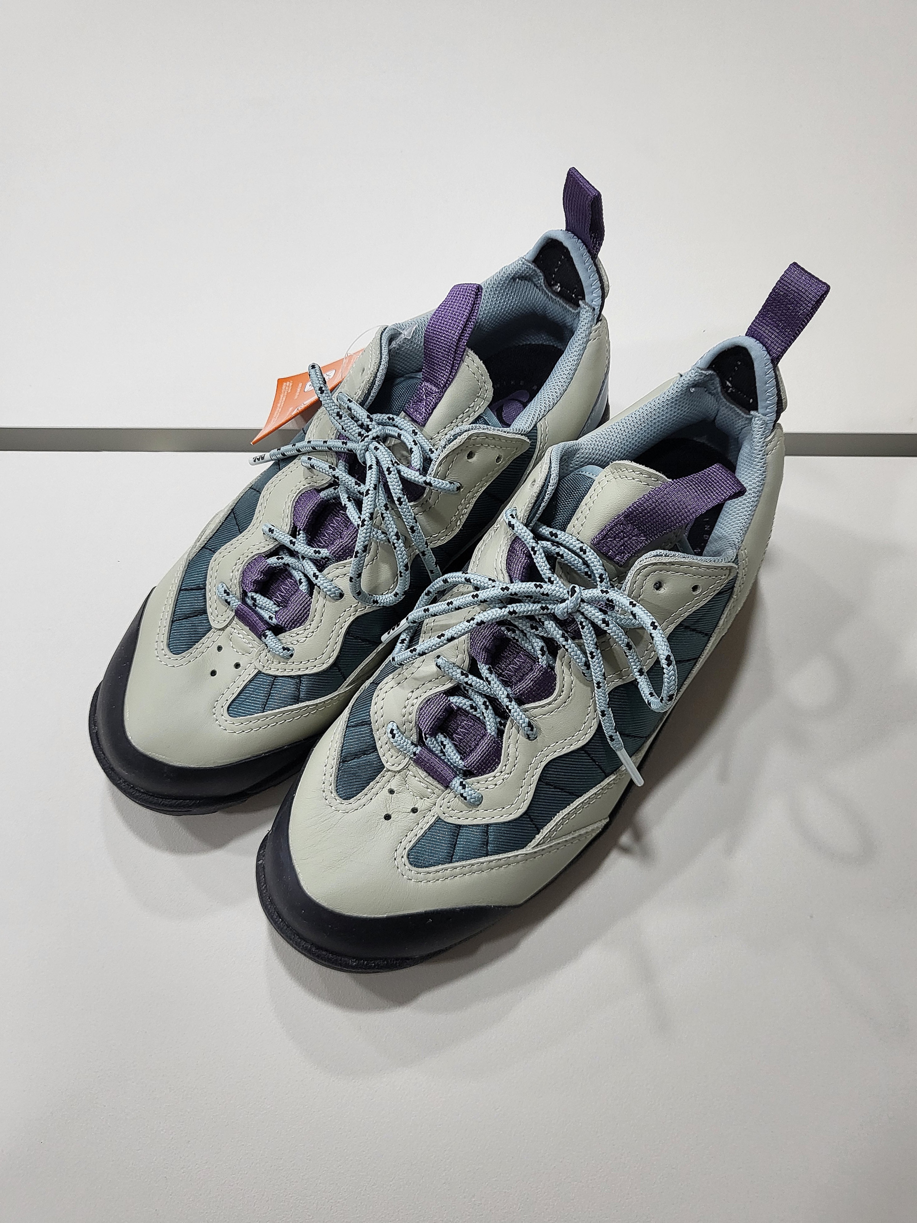 Nike ACG Air Mada Light Stone and Mineral Slate 착용 스타일