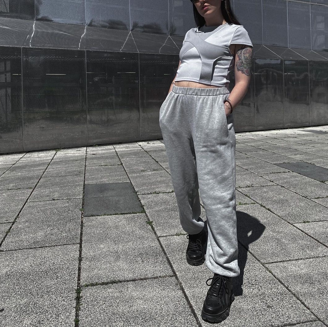Art of Field Split Mesh Short Sleeved T-Shirt Light Gray, Art of Field Split Mesh Short Sleeved T-Shirt Black 착용 스타일