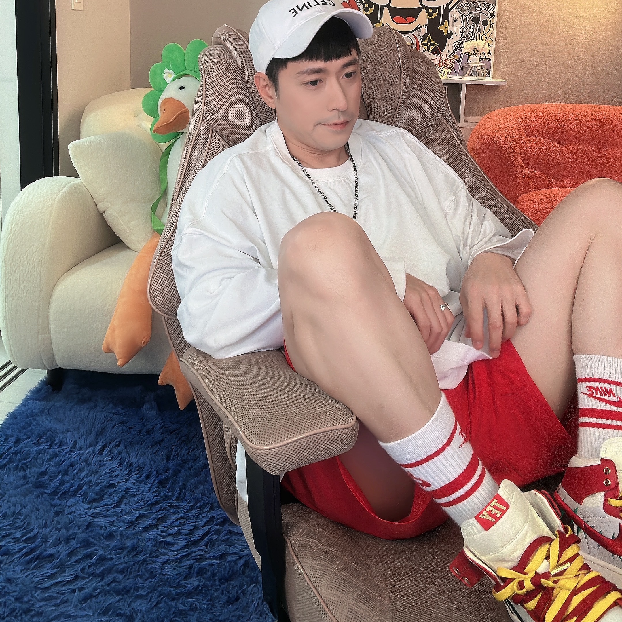 (W) Jordan 1 x Teyana Taylor Zoom CMFT 2 Gym Red, Nike NSW Woven Lined Flow Shorts University Red - US/EU 착용 스타일 - 2