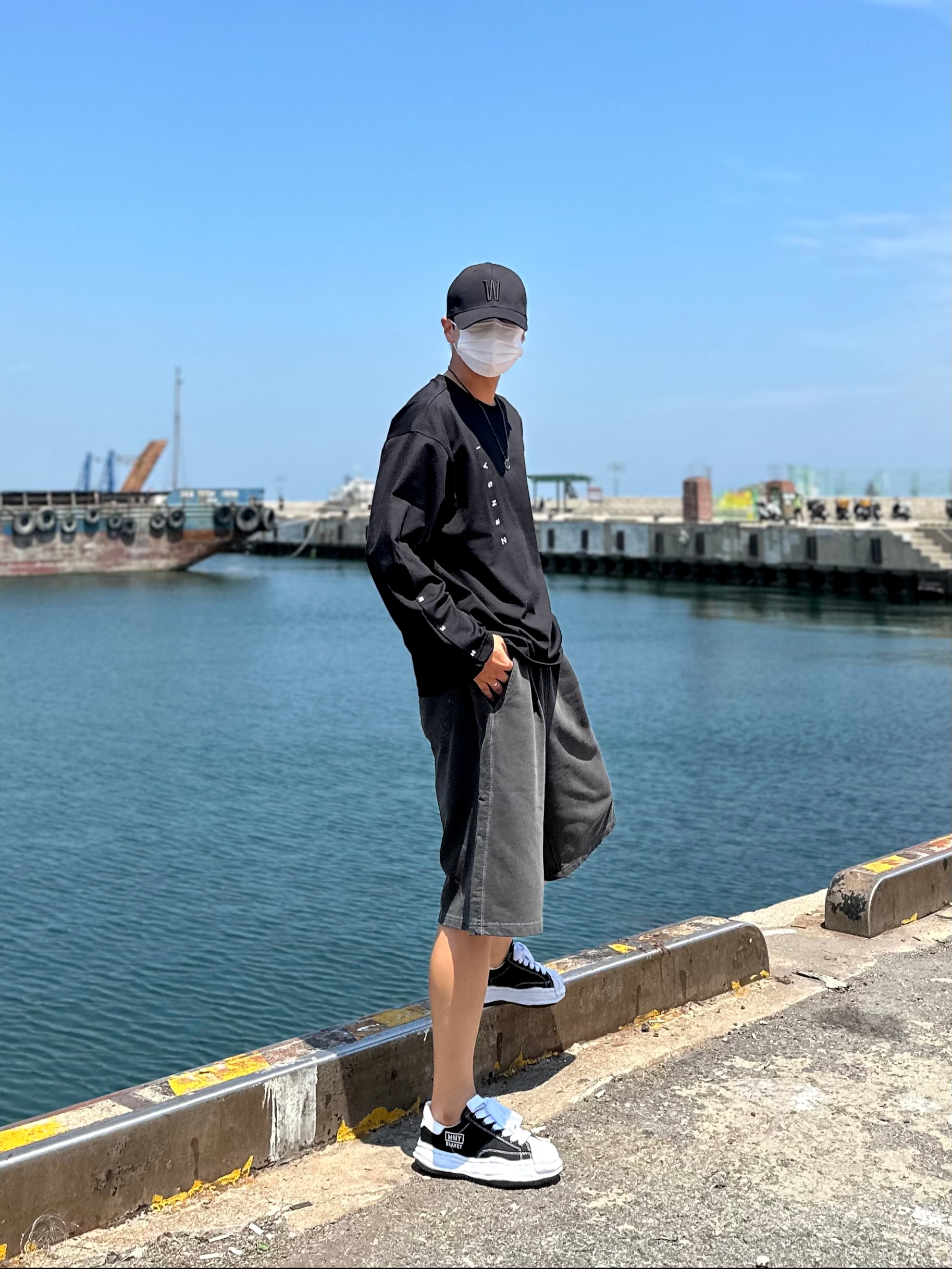 Maison Mihara Yasuhiro Blakey OG Sole Canvas Low-top Sneakers Black White, Gucci Ring with Double G Silver 착용 스타일 - 5