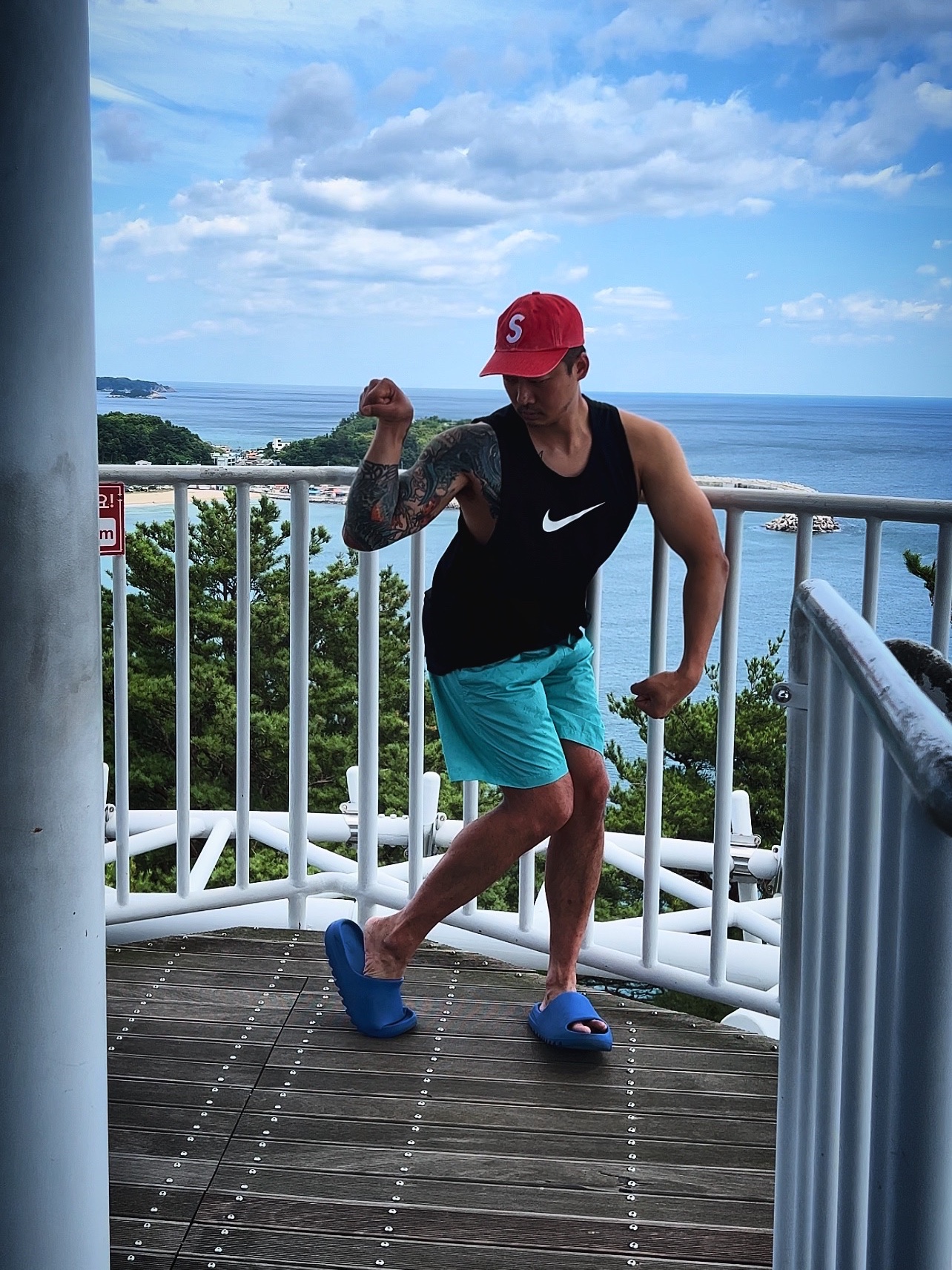 Supreme Pigment Canvas S Logo 6-Panel Red - 23SS, Adidas Yeezy Slide Azure 착용 스타일 - 1