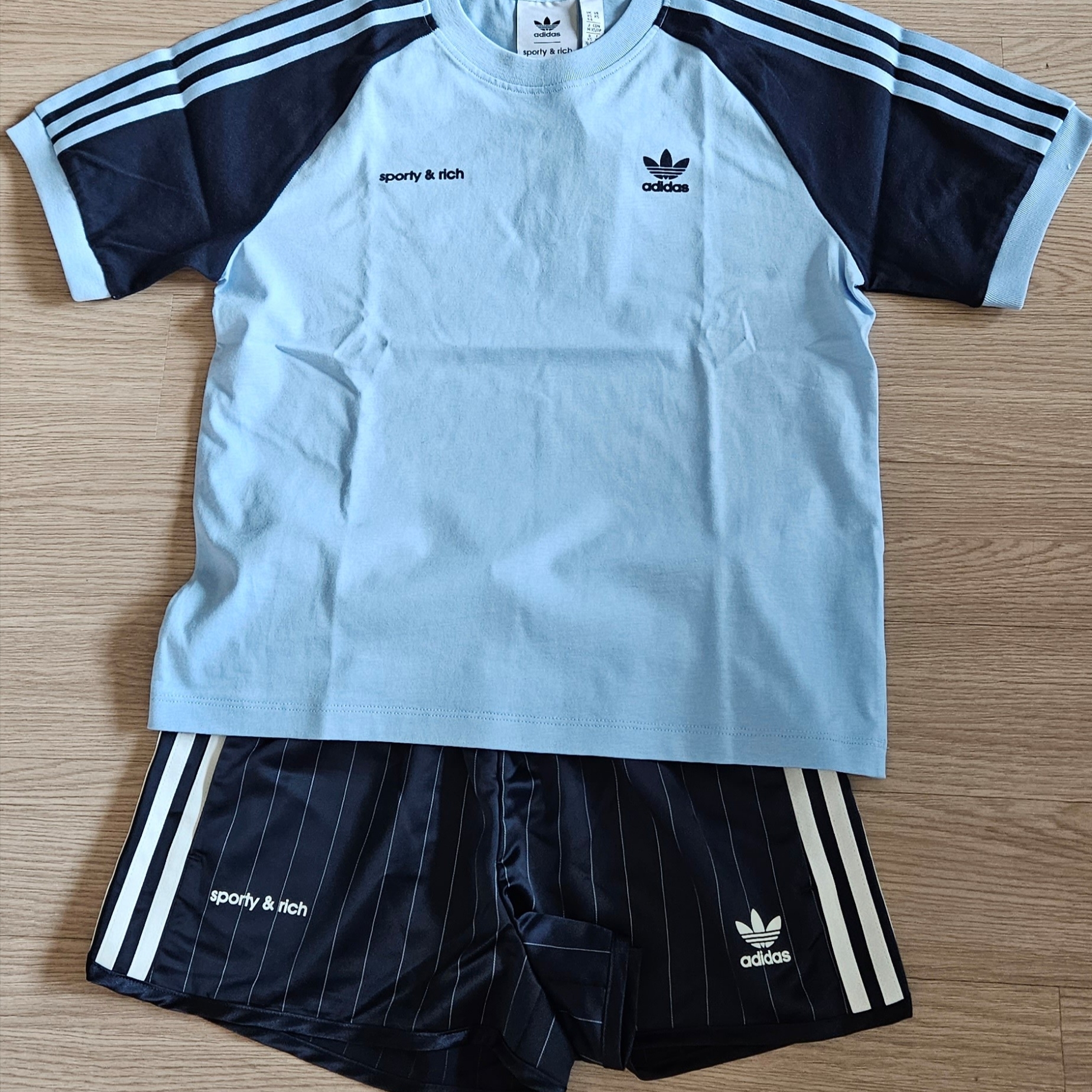 Adidas x Sporty & Rich Samba Cream Blue, (W) Adidas x Sporty & Rich T-Shirt Clear Sky - US Sizing 착용 스타일 - 2