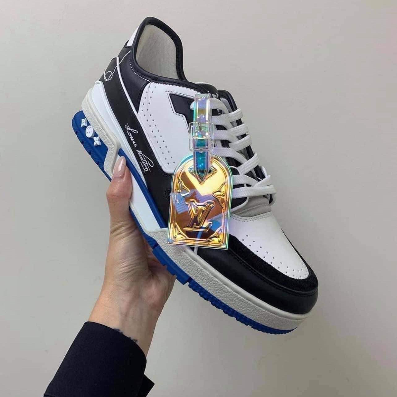Louis Vuitton LV Trainer Sneakers White Black 착용 스타일