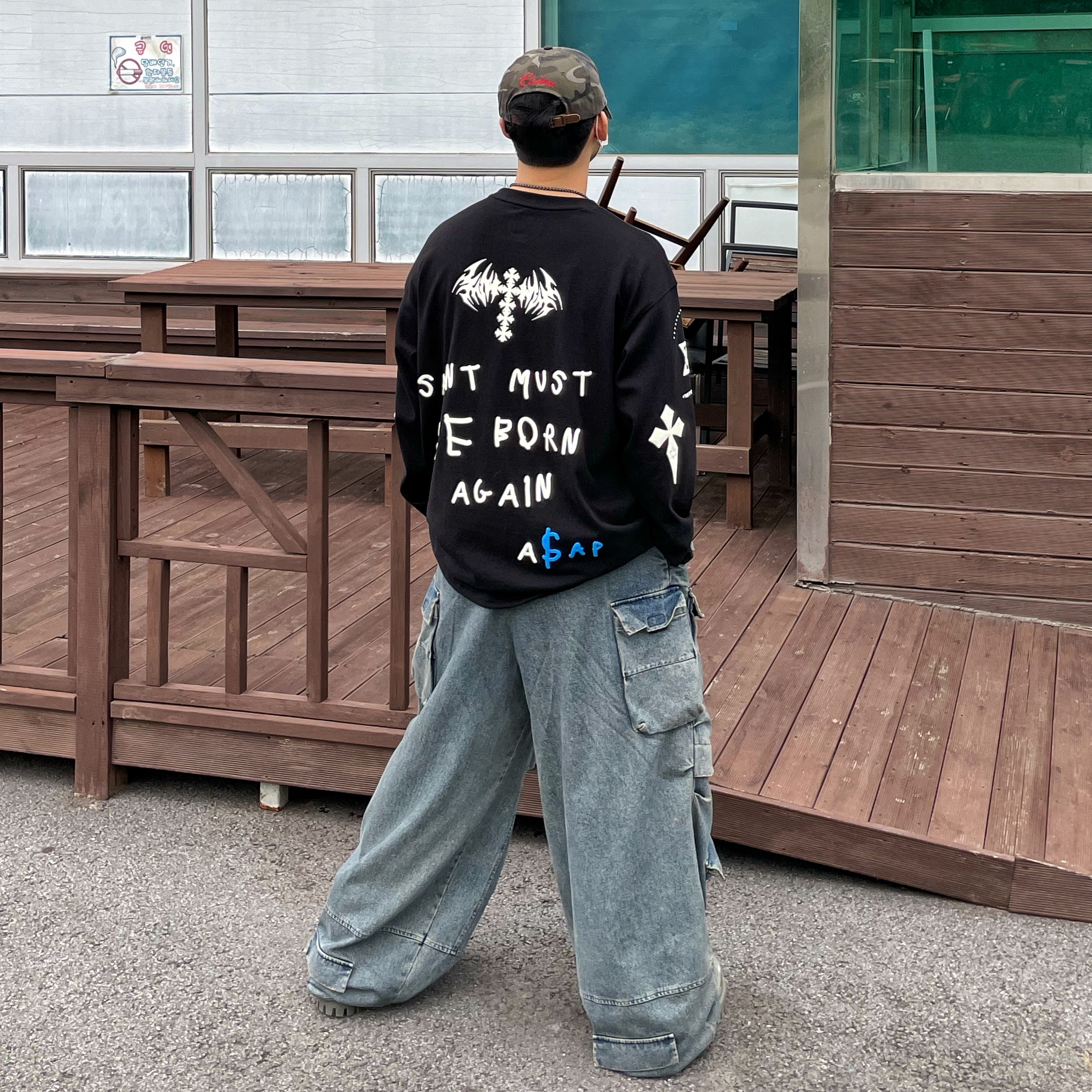 [KREAM 단독] Ourpas 061 Saint Long Sleeve Black, [KREAM 단독] Ourpas 030 Wide Cargo Denim Blue 착용 스타일 - 5