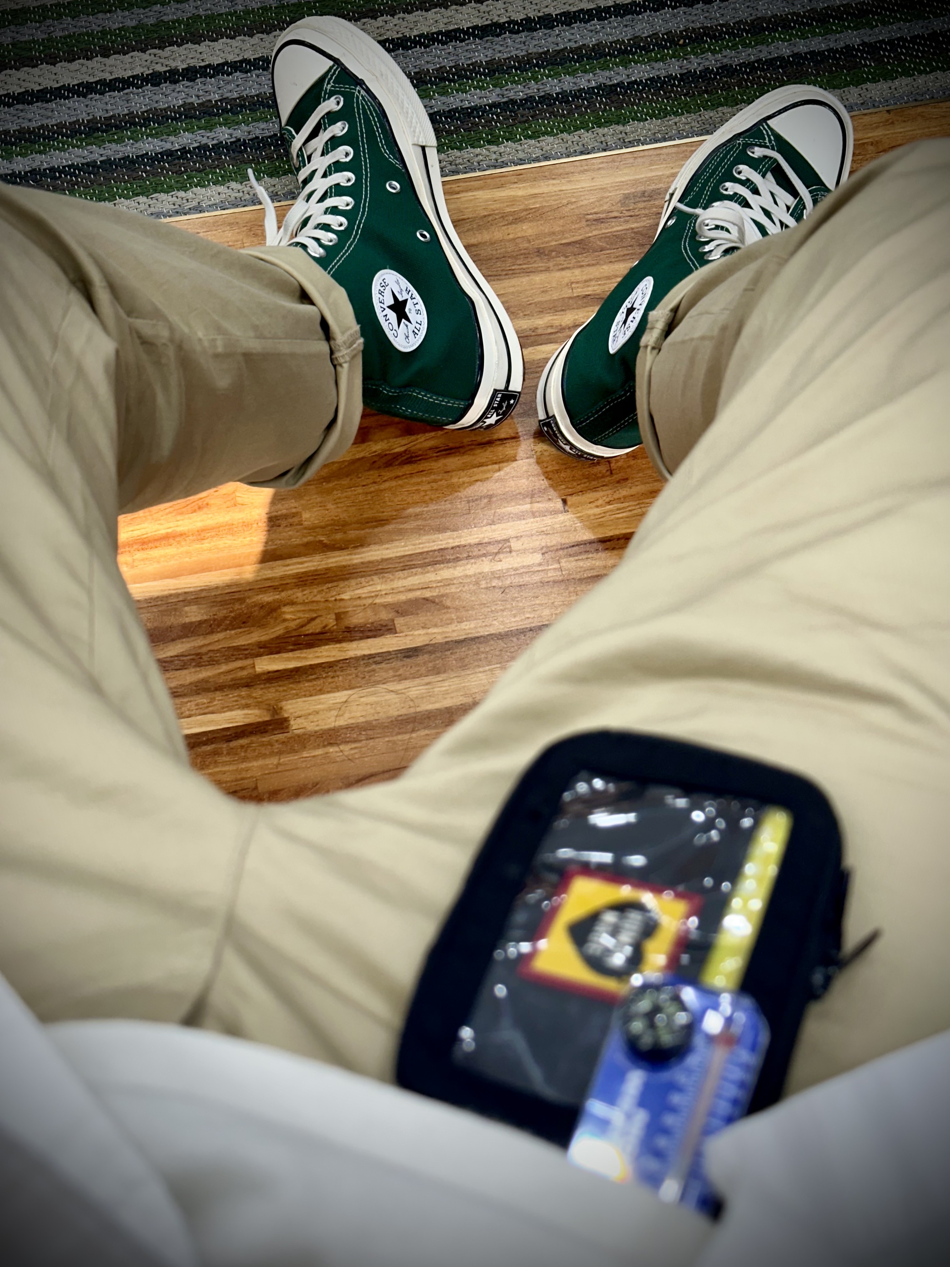 Converse Chuck 70 High Midnight Clover, Human Made Military Card Case Black 착용 스타일 - 4