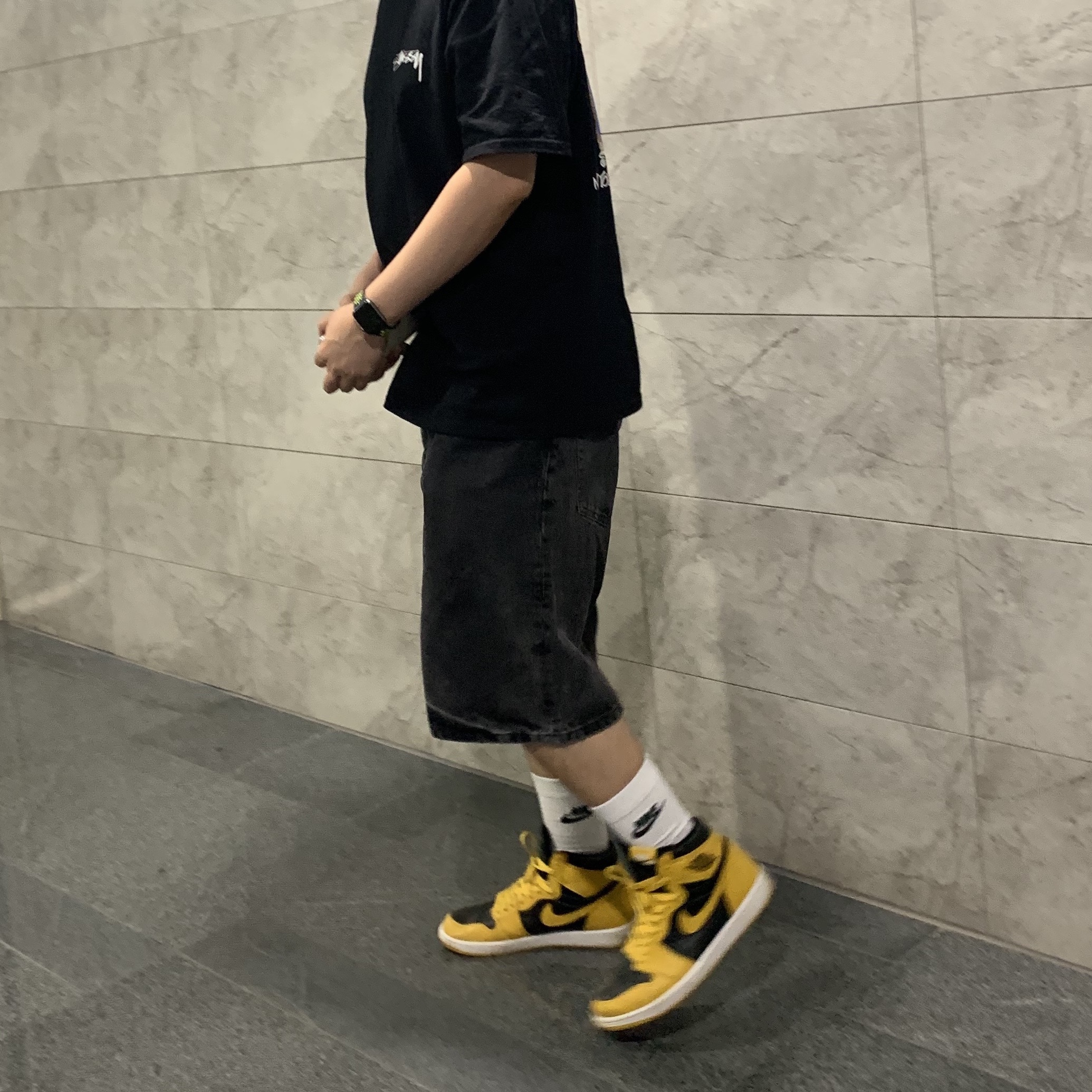 Stussy Sphinx T-shirt Black, Jordan 1 Retro High OG Pollen 착용 스타일 - 3