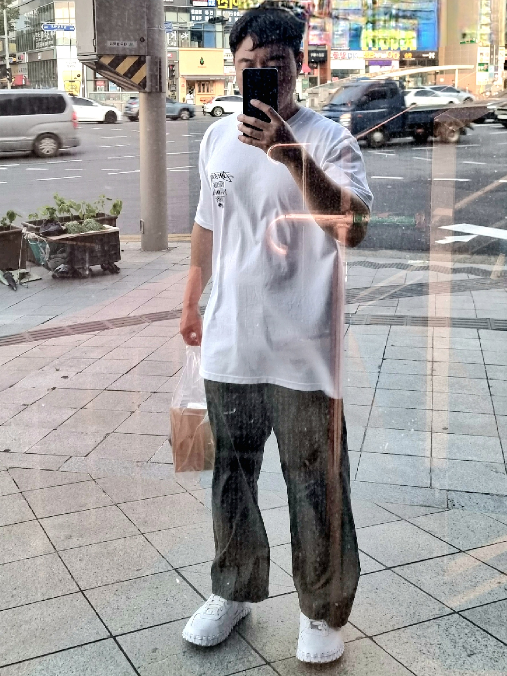 Nike x Jacquemus J Force 1 Low LX SP White 착용 스타일 - 3